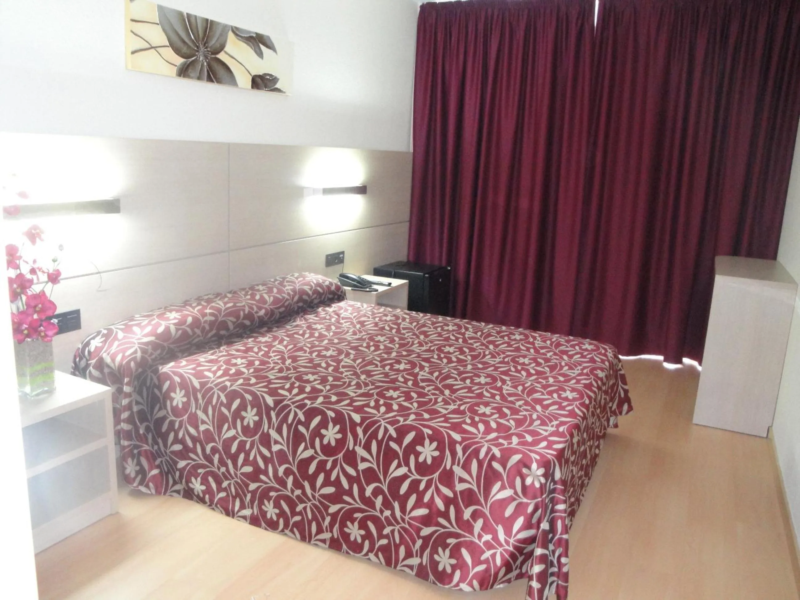 Bed in Hotel Esplendid