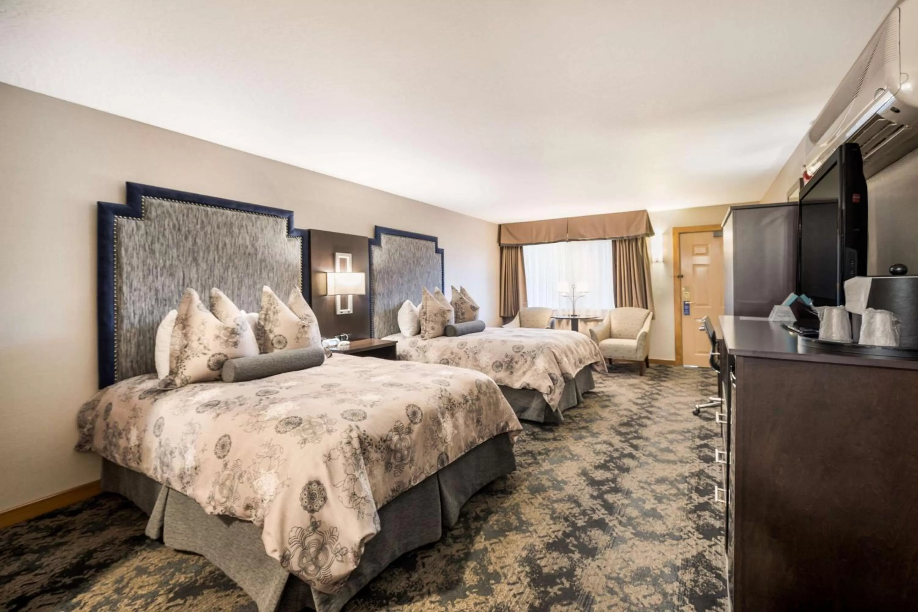 Bedroom, Bed in Best Western Windsor Inn