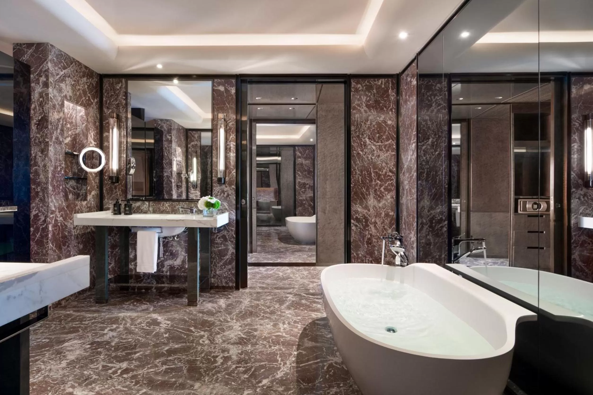 Bathroom in Four Seasons Hotel Guangzhou