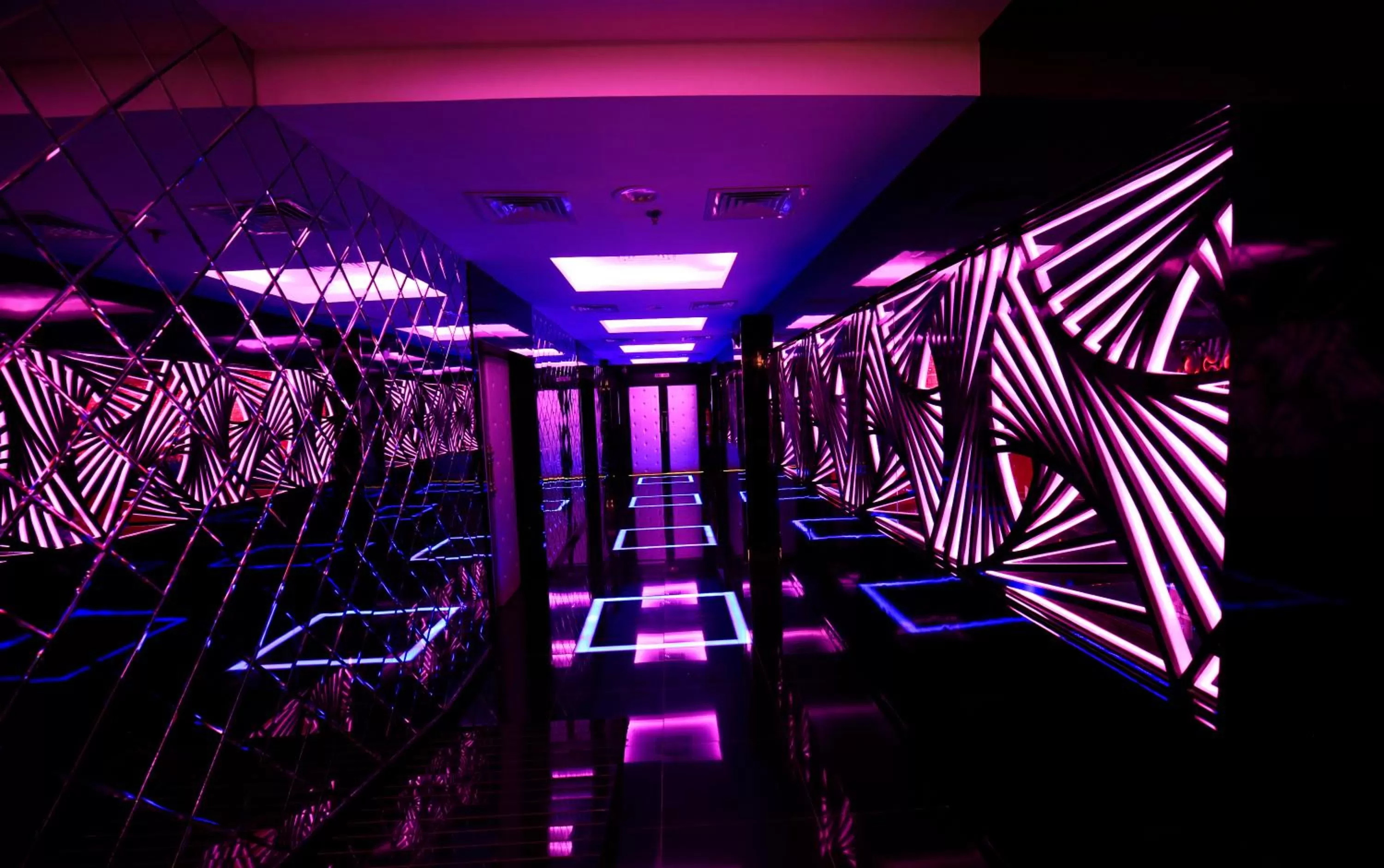 Lounge or bar in Rolla Suites Hotel -Former J5 Bur Dubai Hotel