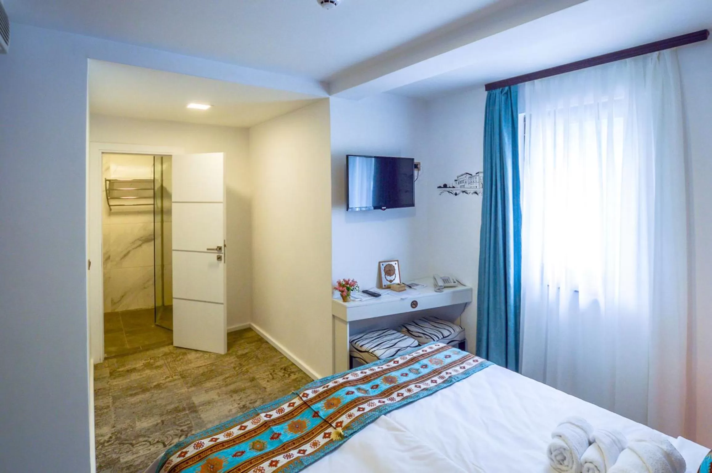 TV and multimedia, Bed in Heritage Hotel Gate of Sarajevo