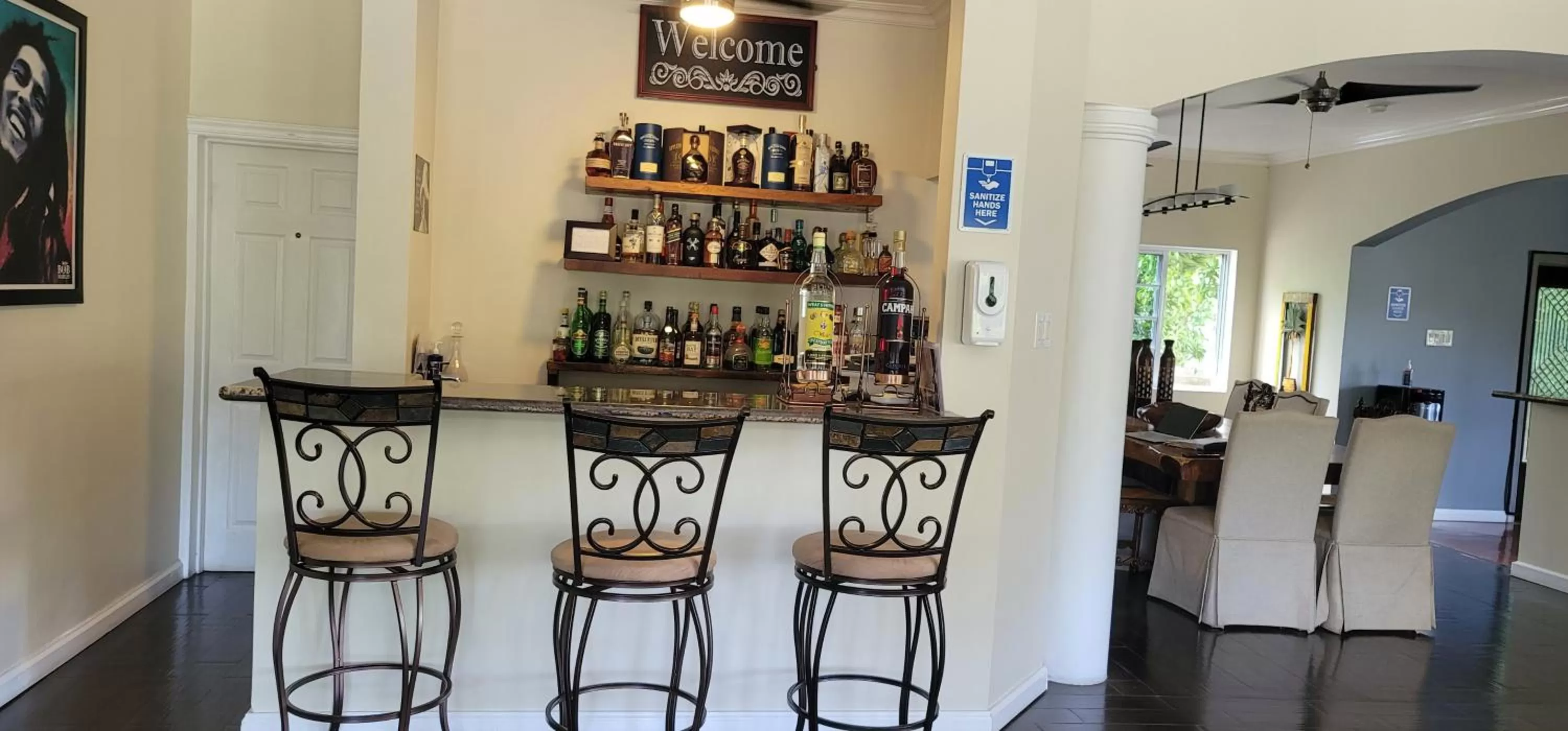 Lounge or bar in Blue Paloma Bed & Breakfast