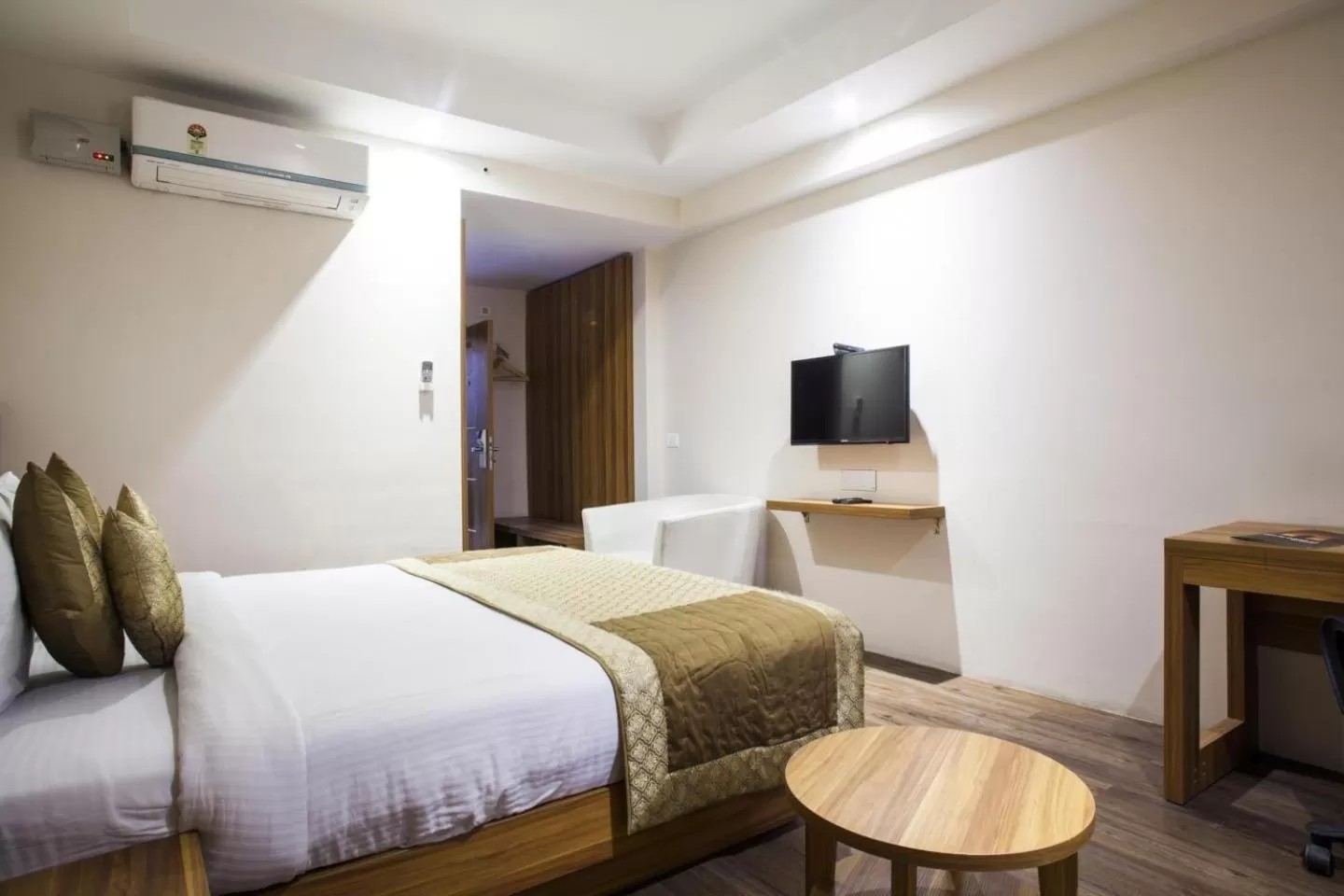 Deluxe Room in Le Roi Udaipur