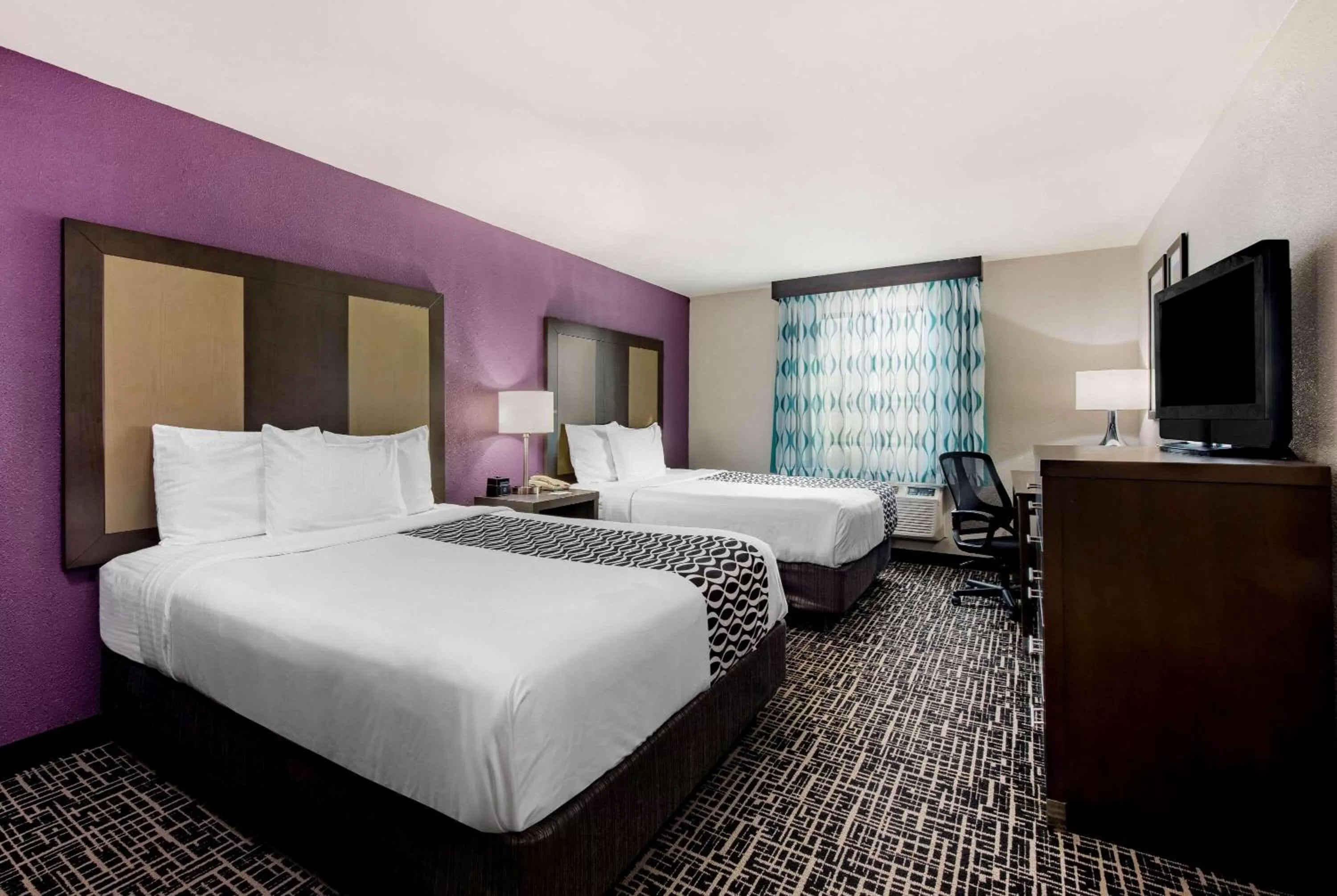 Photo of the whole room, Bed in La Quinta Inn by Wyndham West Long Branch NJ Shore Area