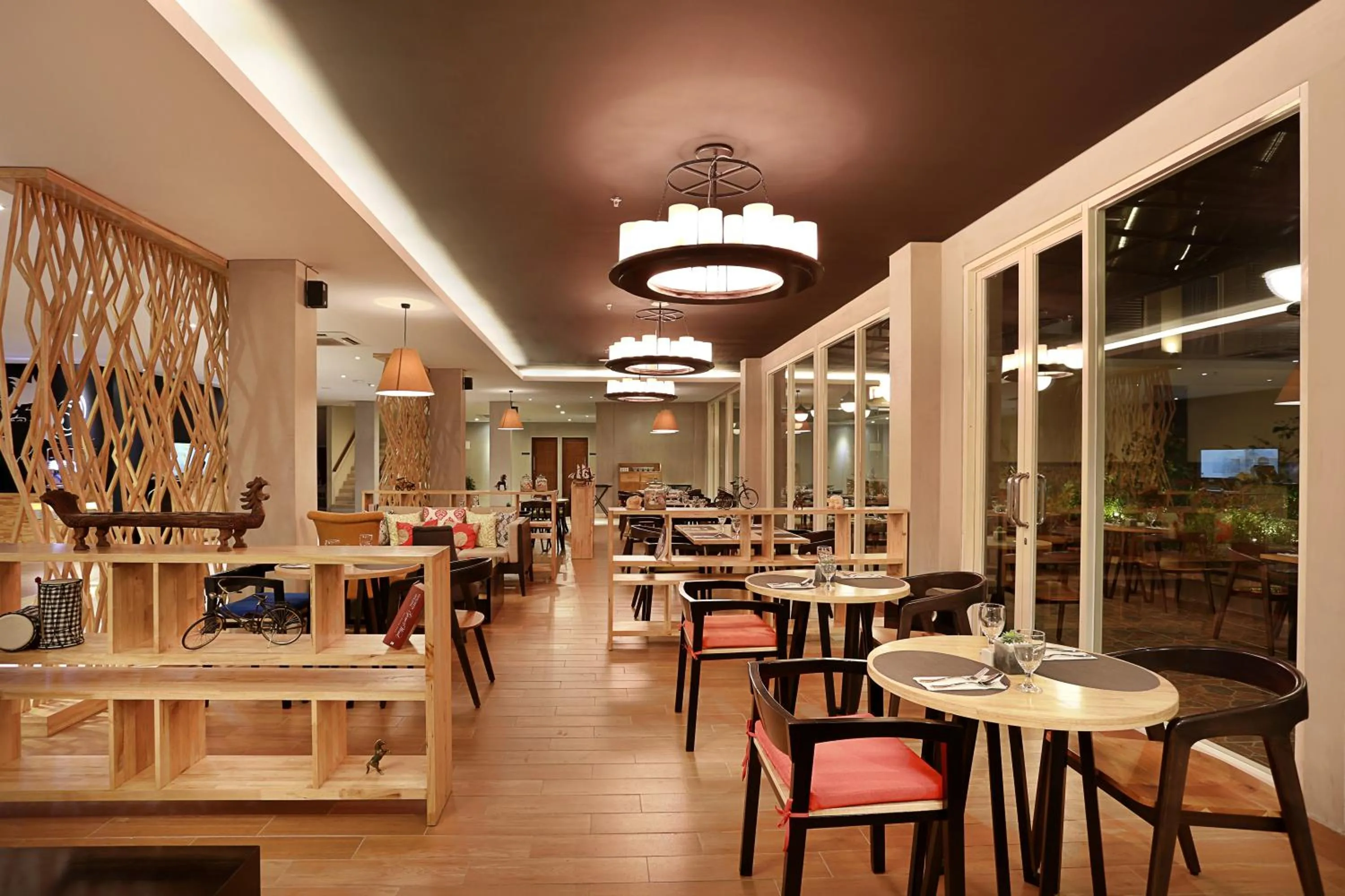 Restaurant/Places to Eat in Golden Tulip Essential Denpasar Hotel