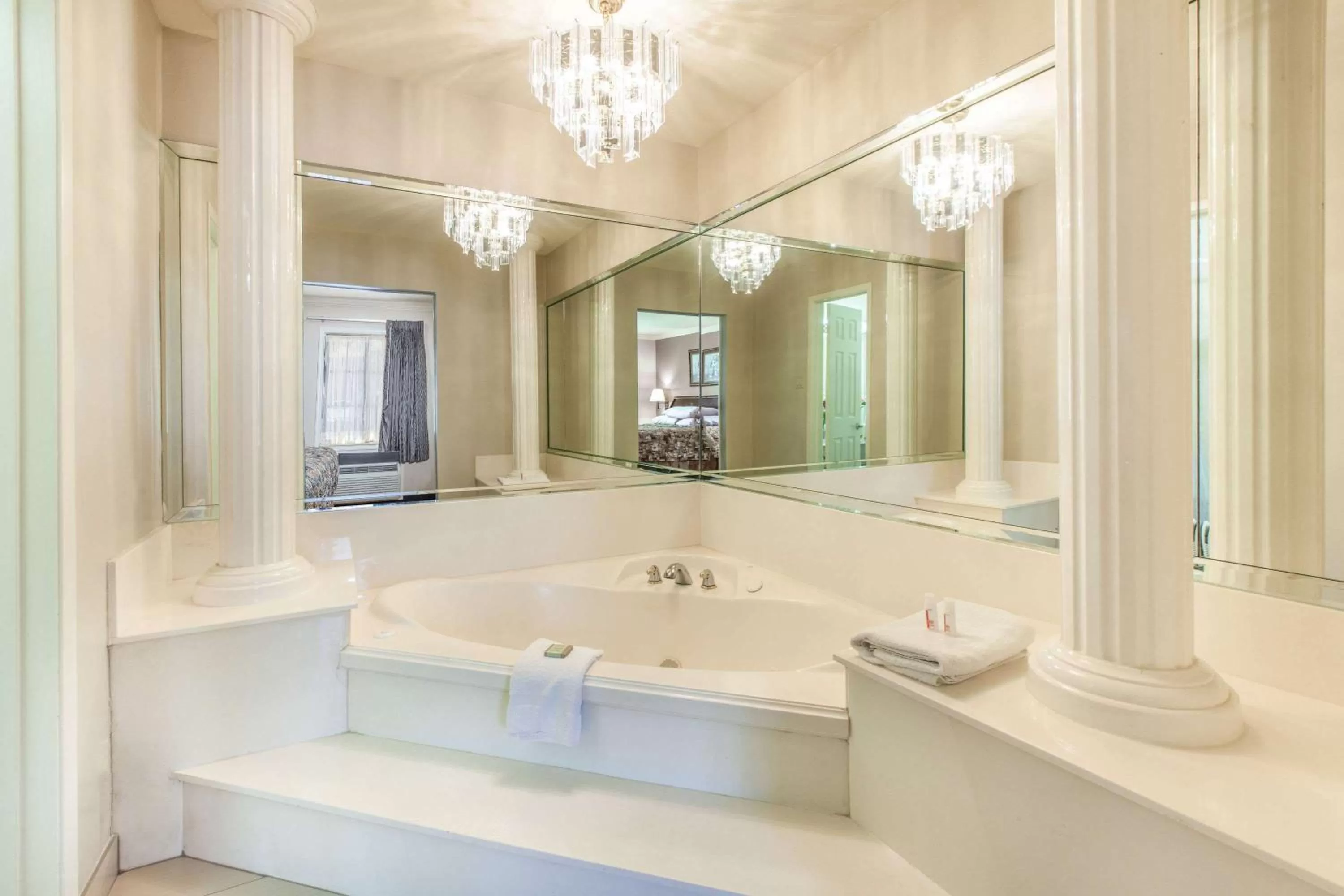 Photo of the whole room in Super 8 by Wyndham Tyler TX