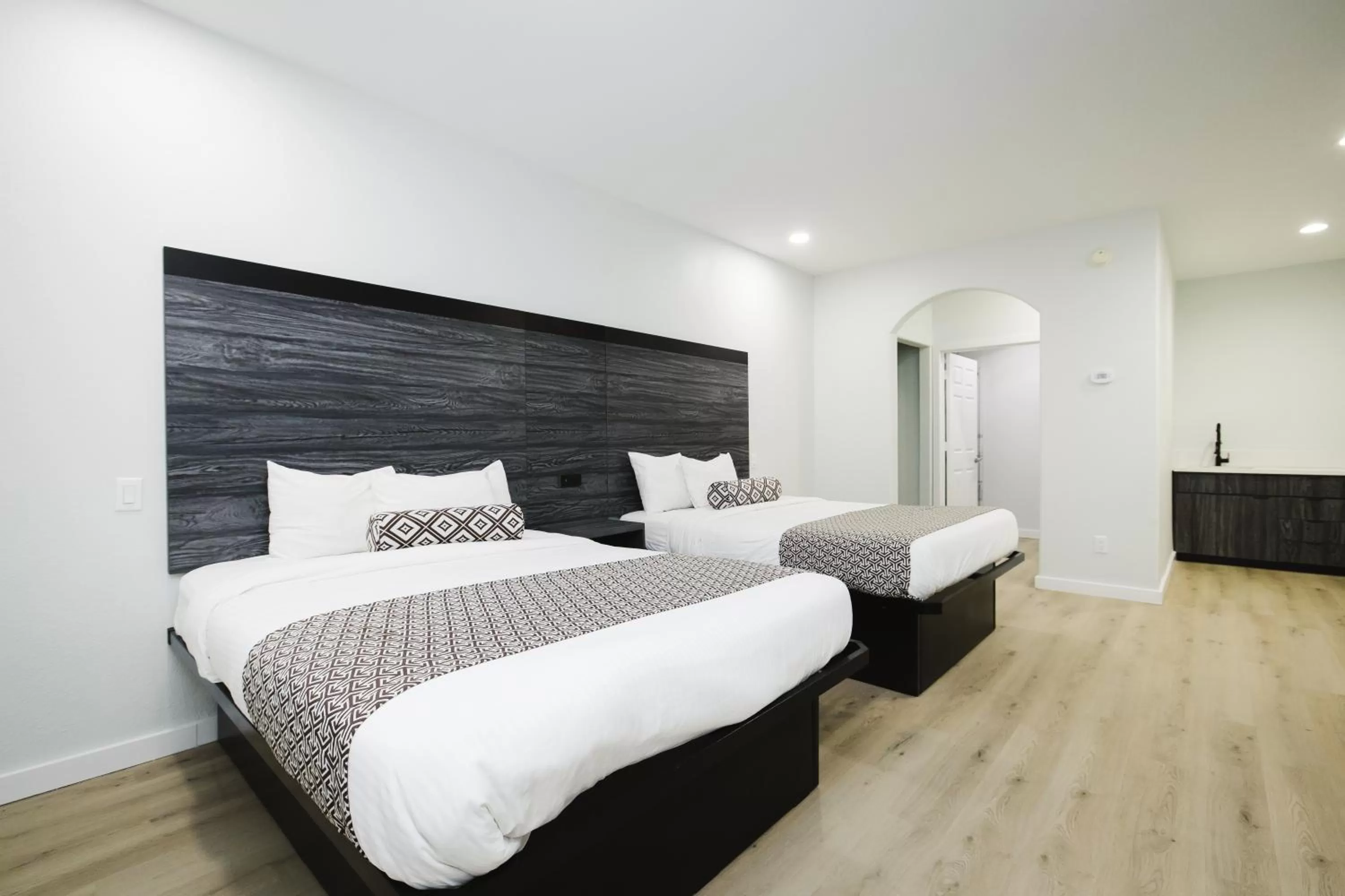 Bed in Sapphire Inn & Suites