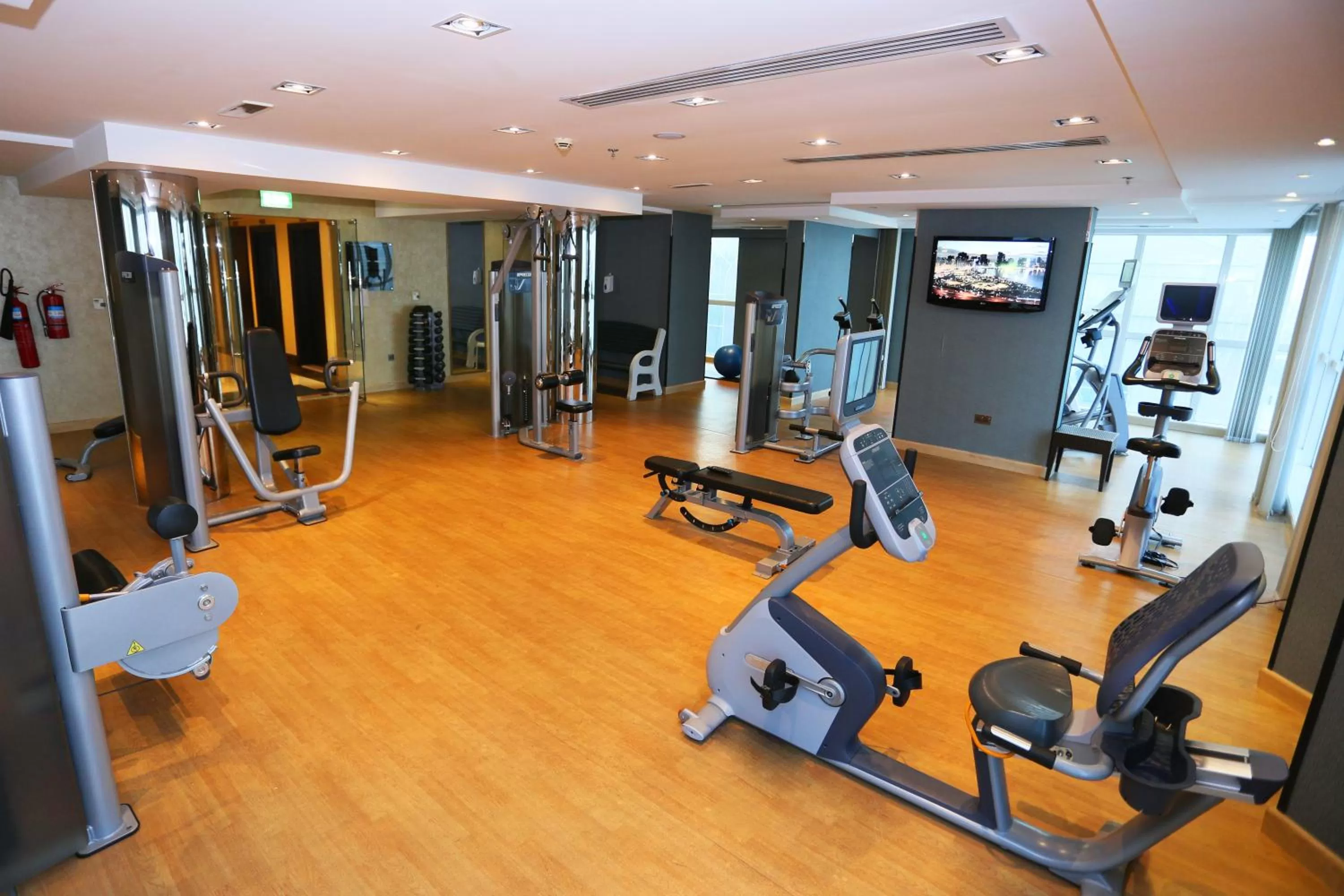 Fitness centre/facilities in Al Hamra Hotel