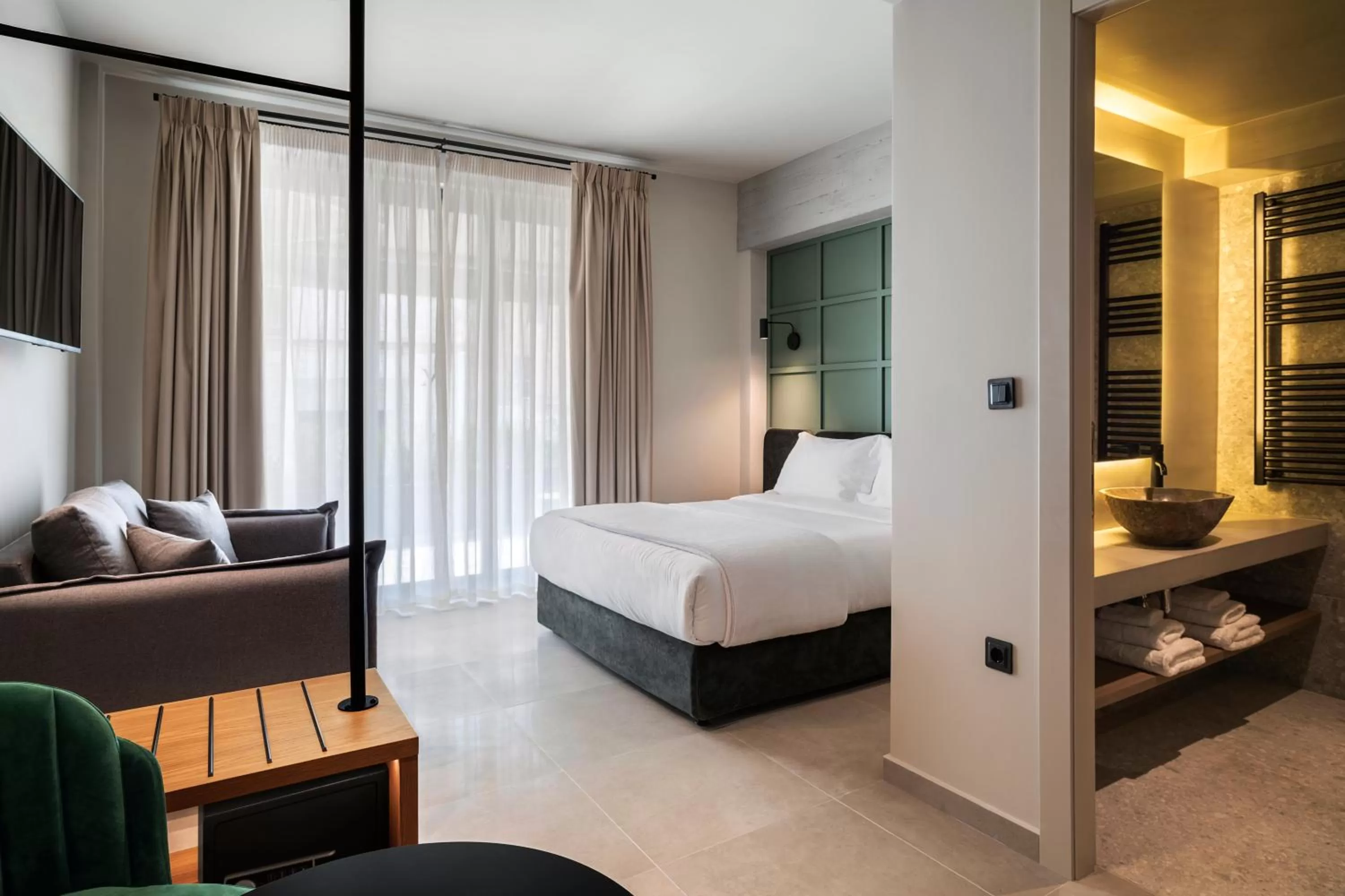 Bed in Bob W Athens Akadimia