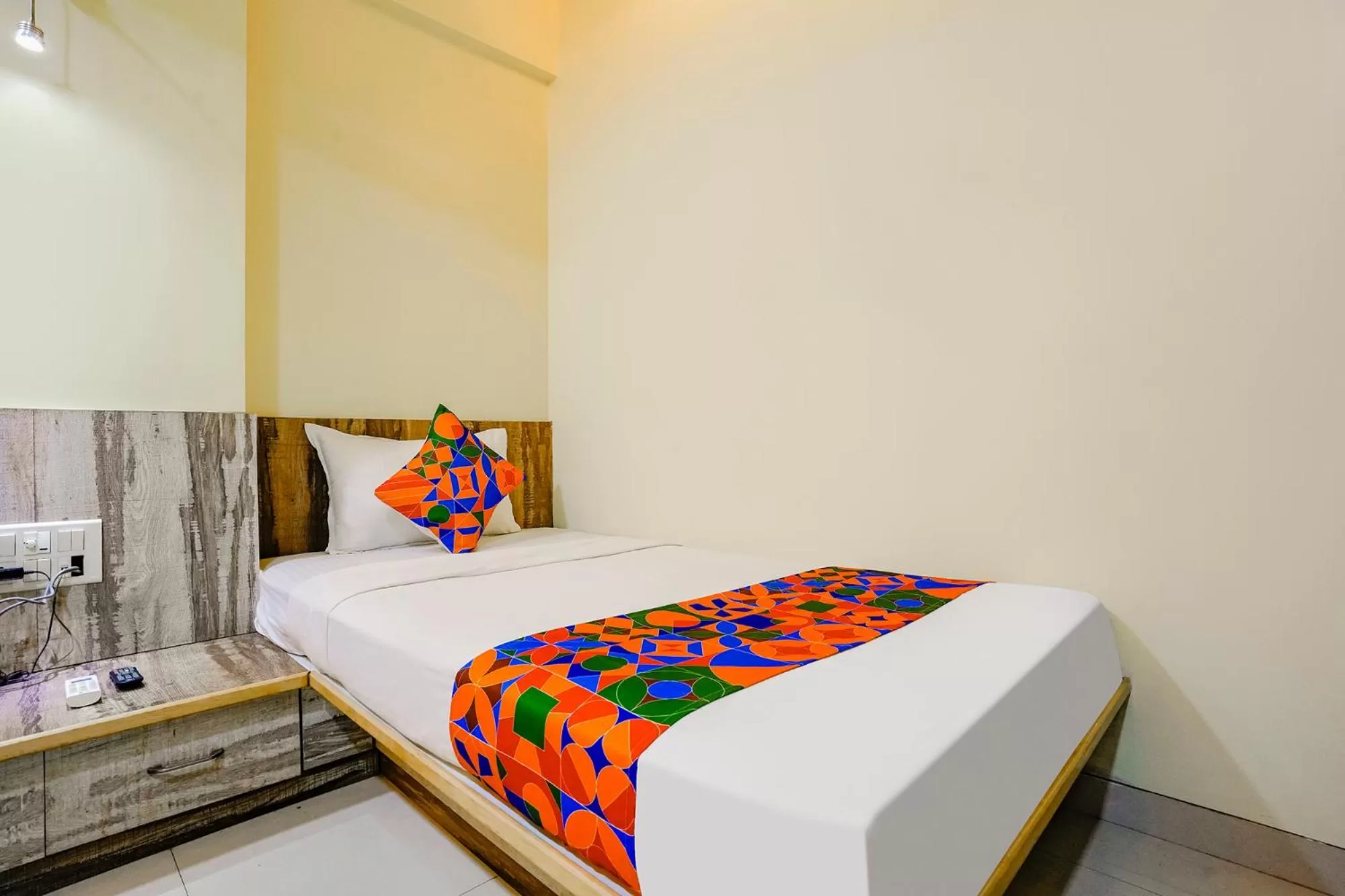 Bed in FabHotel Happy Homely Stay - Airport road