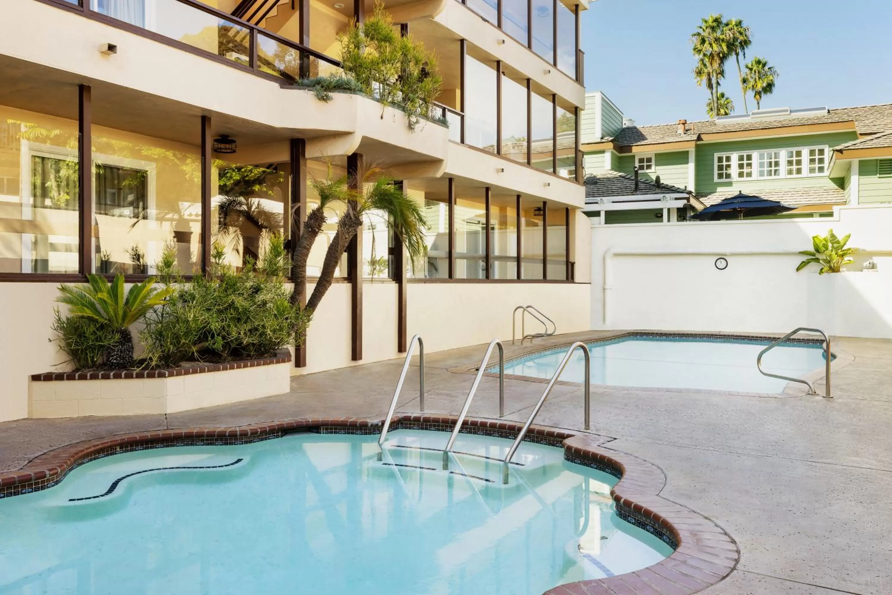 Swimming Pool in Pacific Edge Hotel on Laguna Beach