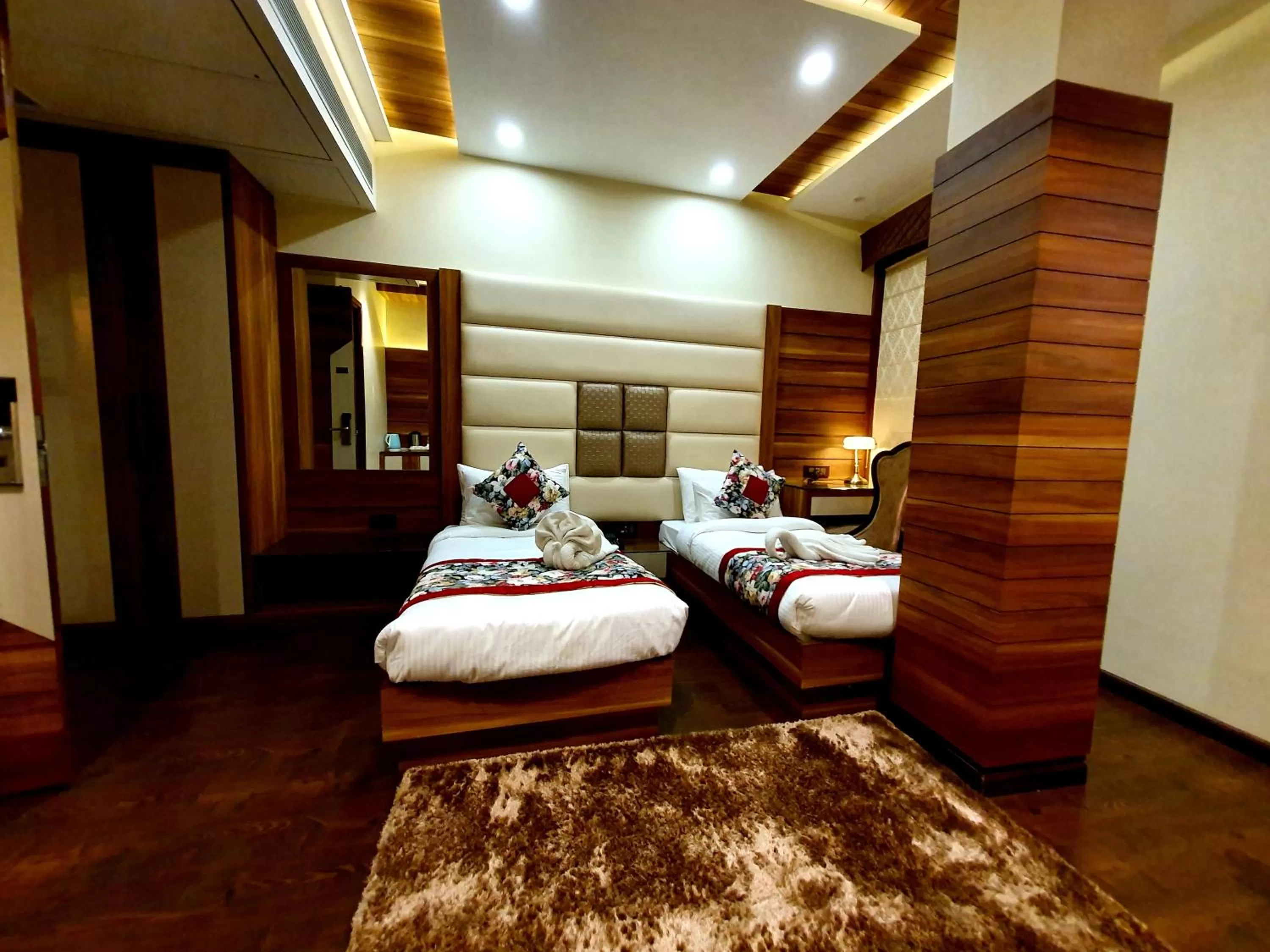 Bed in Hotel Makhan Residency