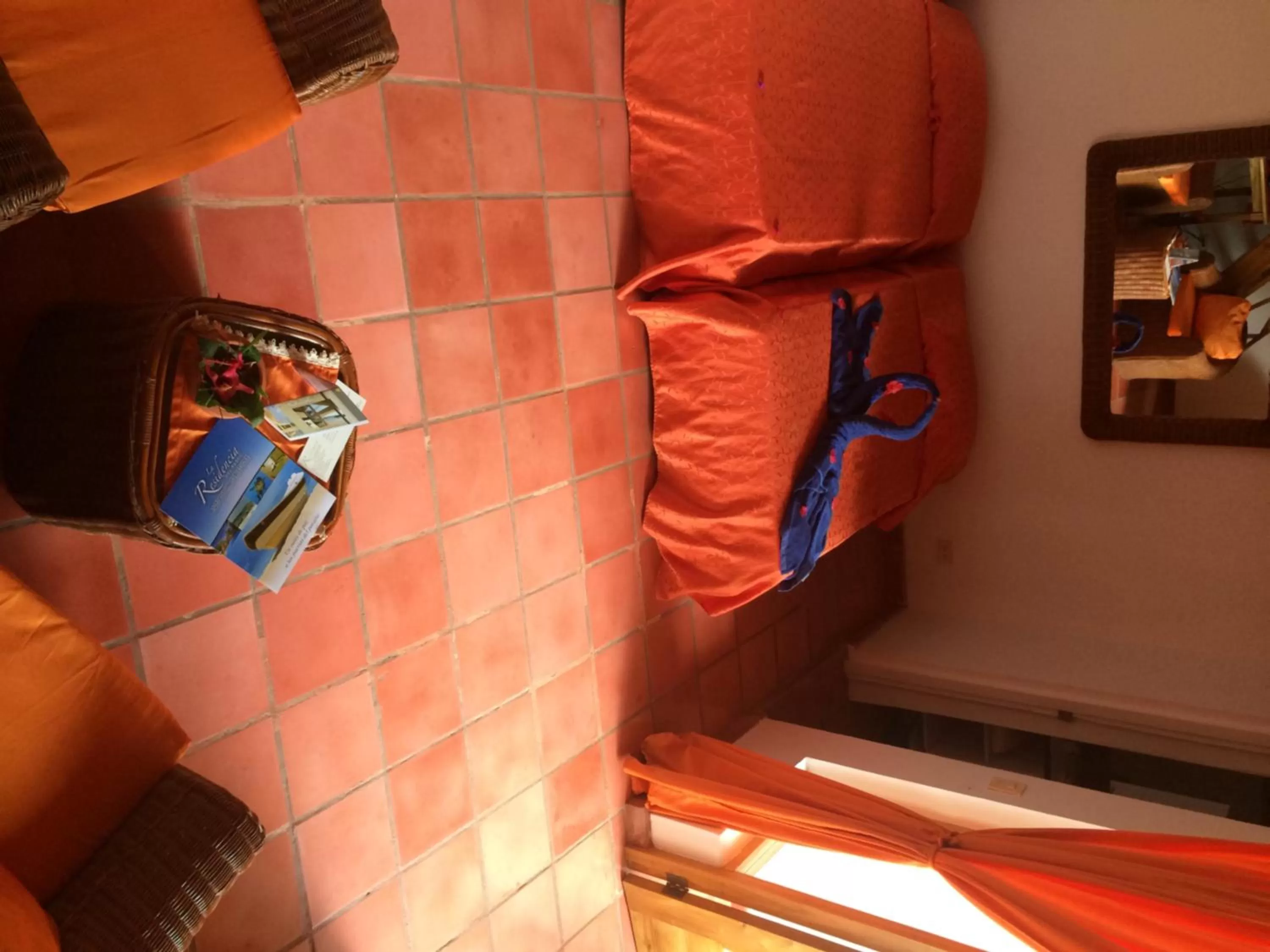 Living room, Bed in La Residencia del Paseo