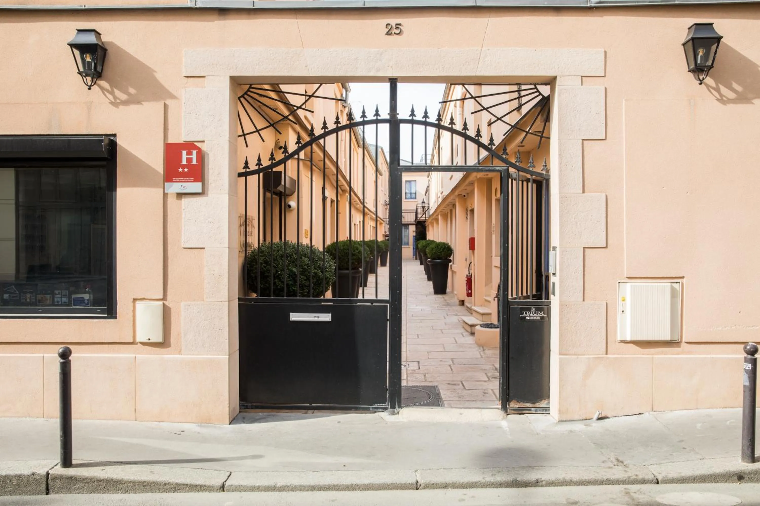 Facade/entrance in Hotel De L'Horloge