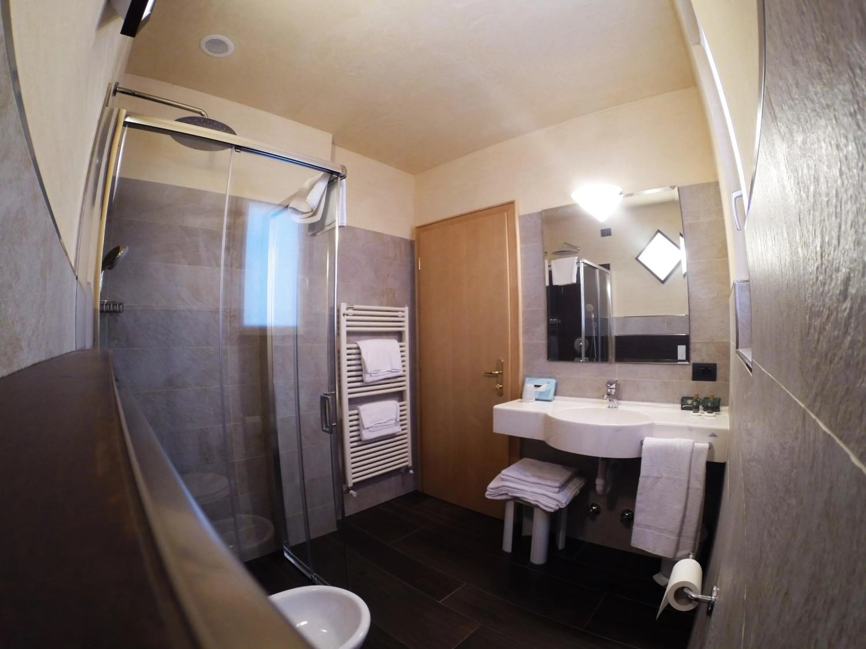 Shower in Francesin Active Hotel