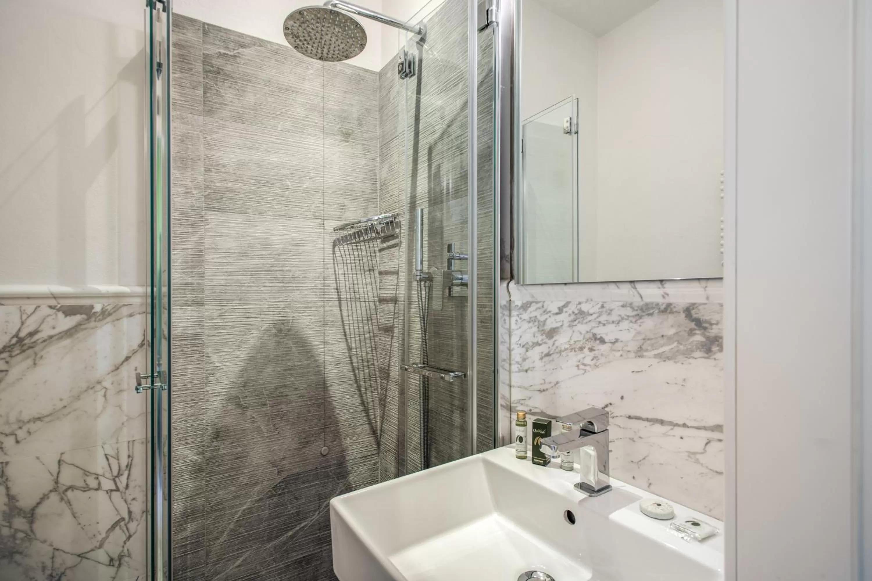 Shower in Hotel Boston