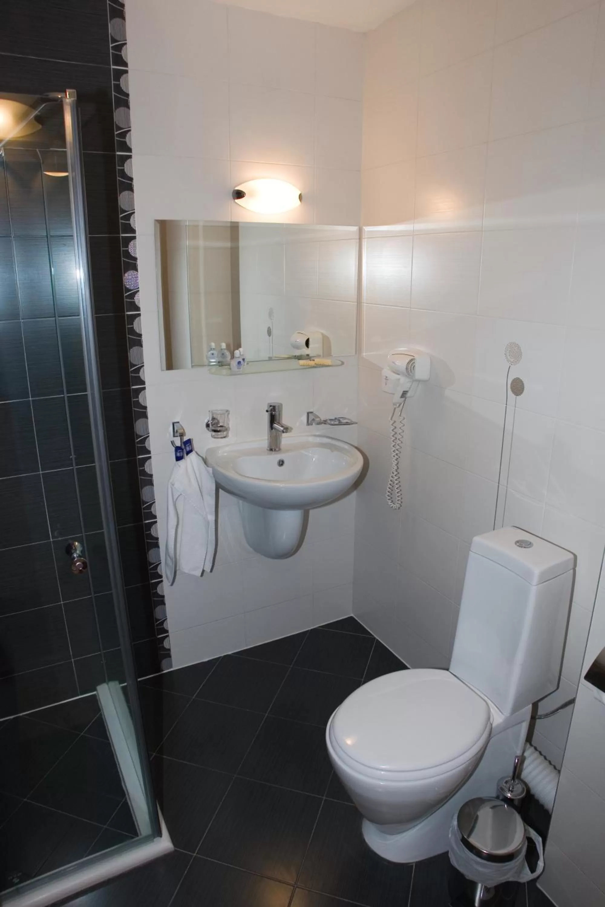 Bathroom in Mountview Lodge Apartments