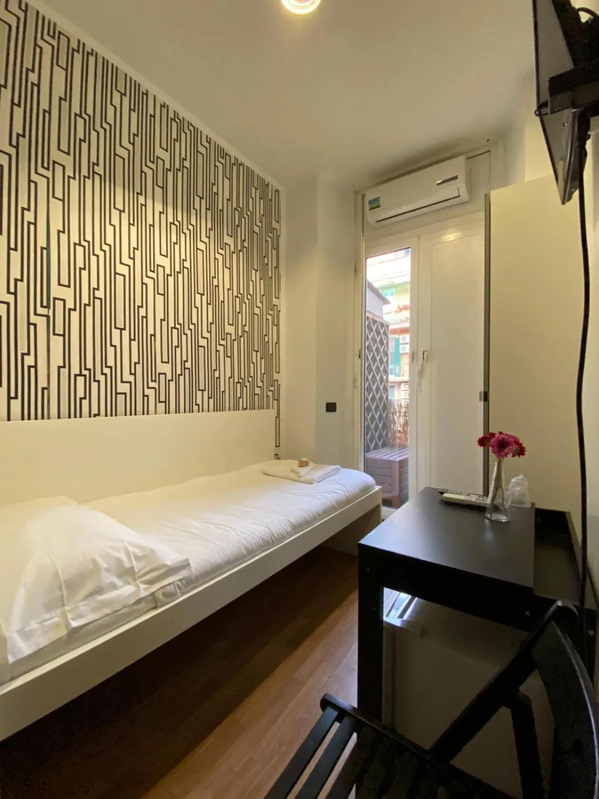 Photo of the whole room, Bed in The Place In Rome Guest House