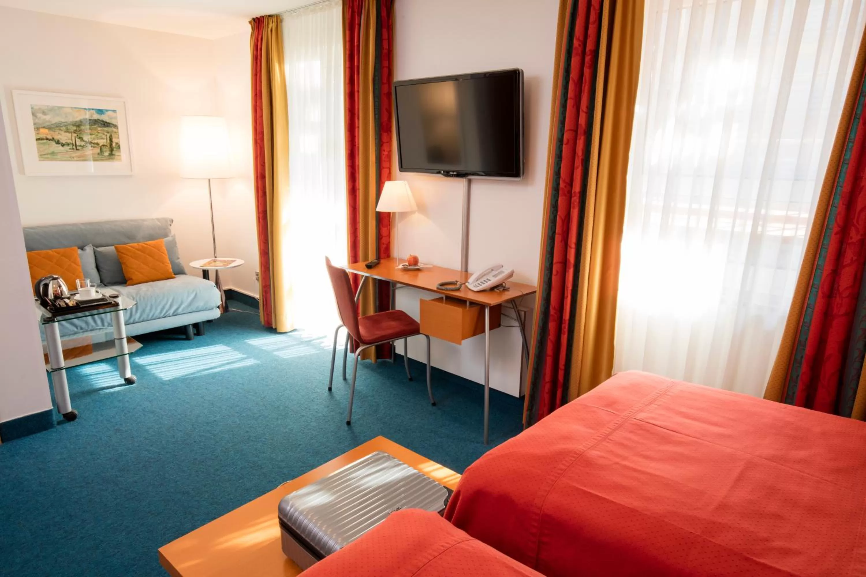 Shower, Bed in Design Hotel Zollamt