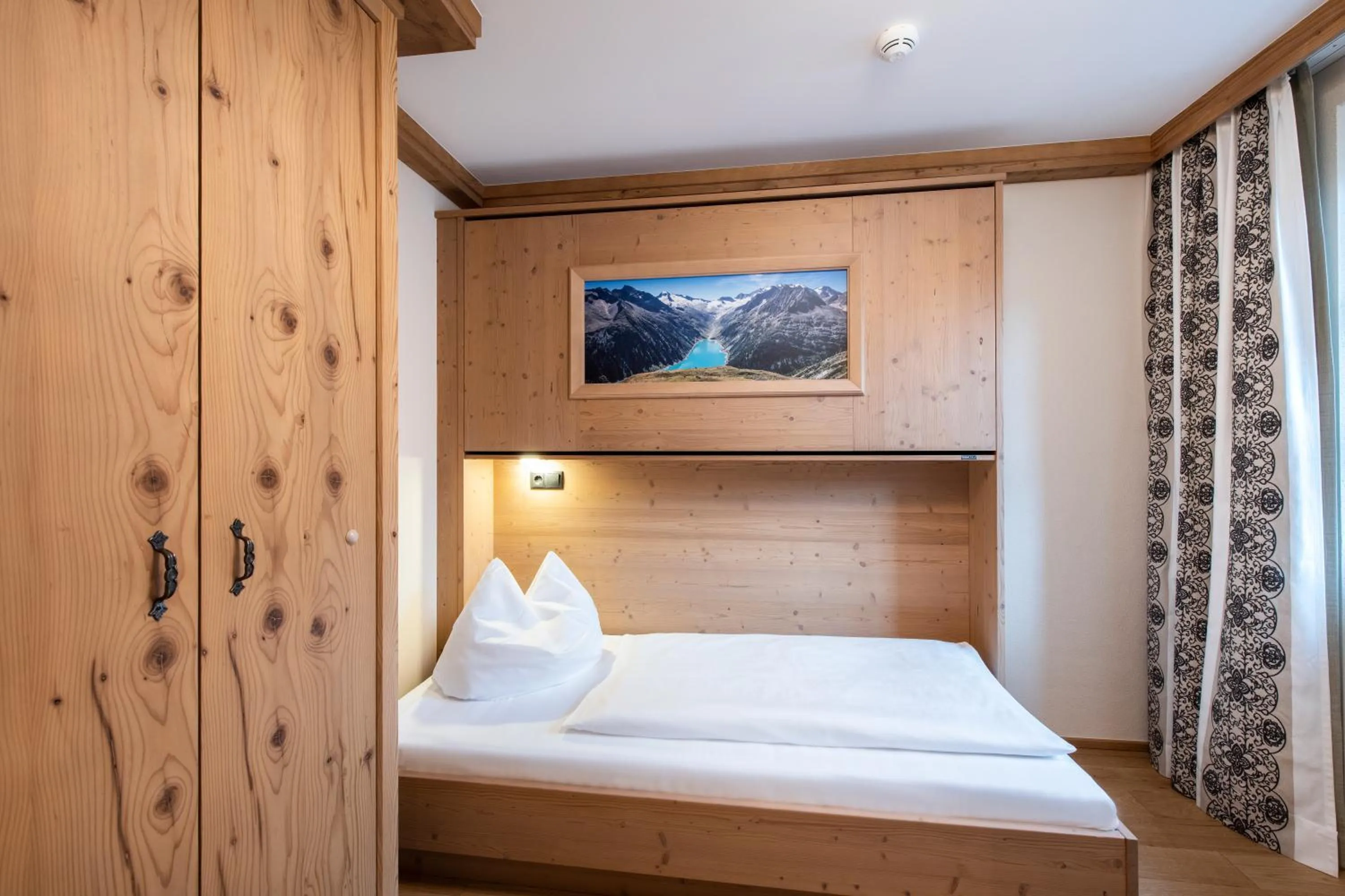 Decorative detail, Bed in Alpenhotel Kramerwirt