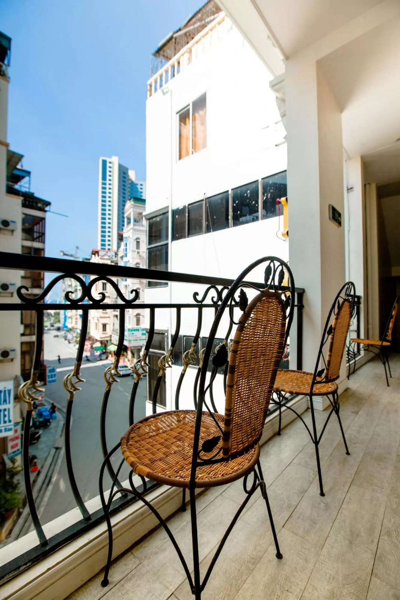 HaLong Starlight Inn & Travel