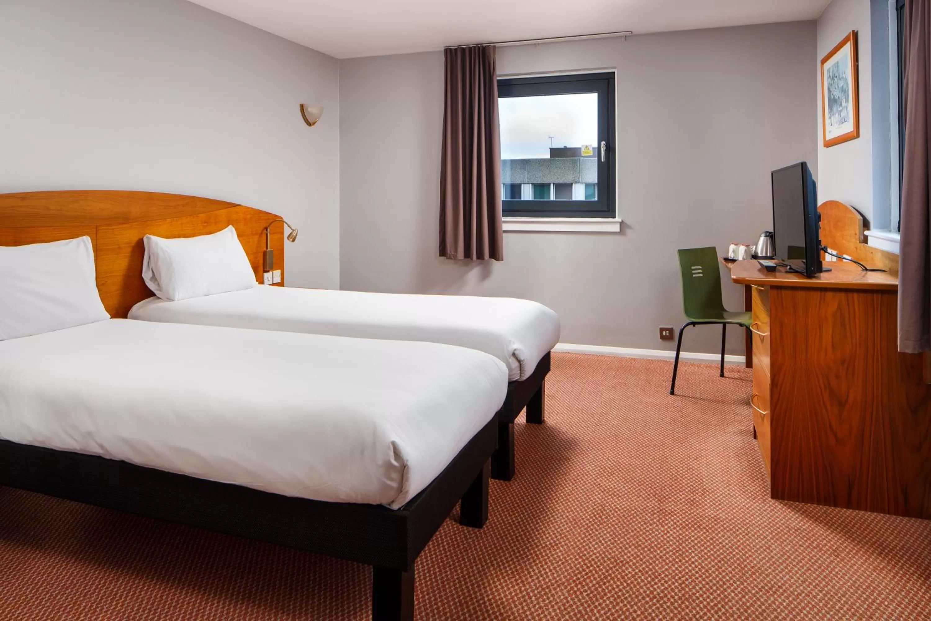 Standard Twin Room in ibis Hotel Northampton Centre