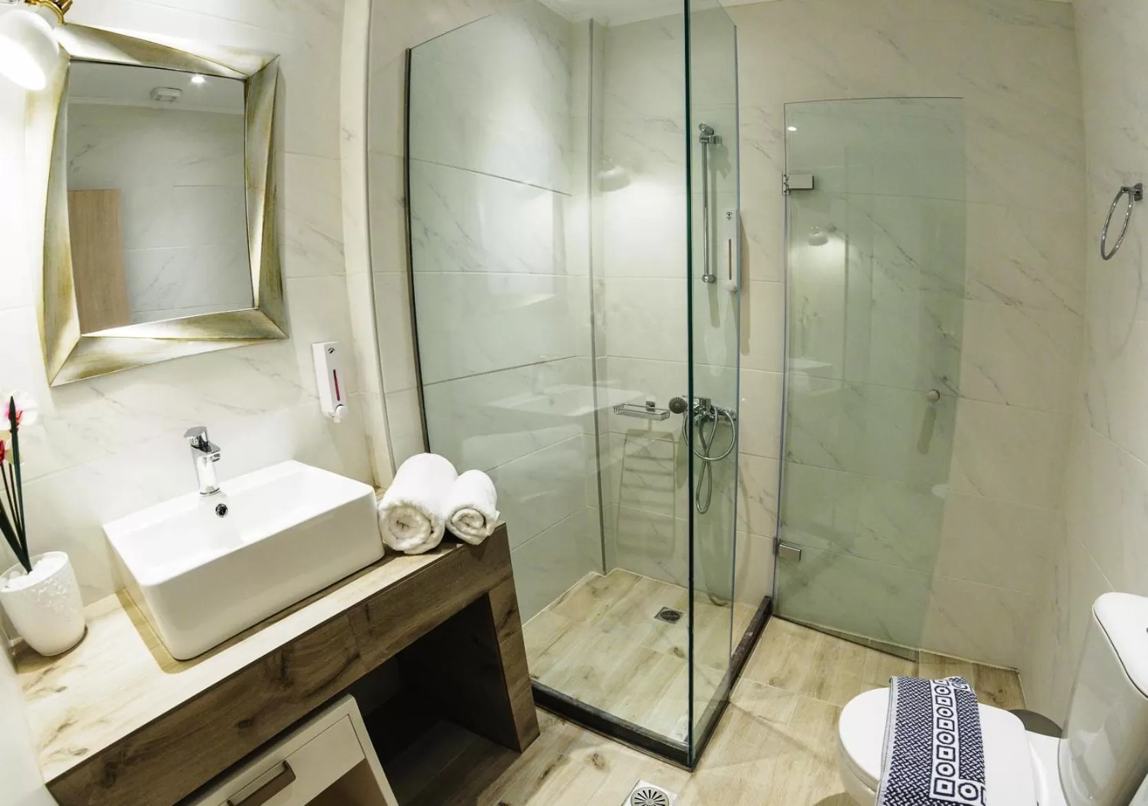 Shower in Dome Rooms Downtown