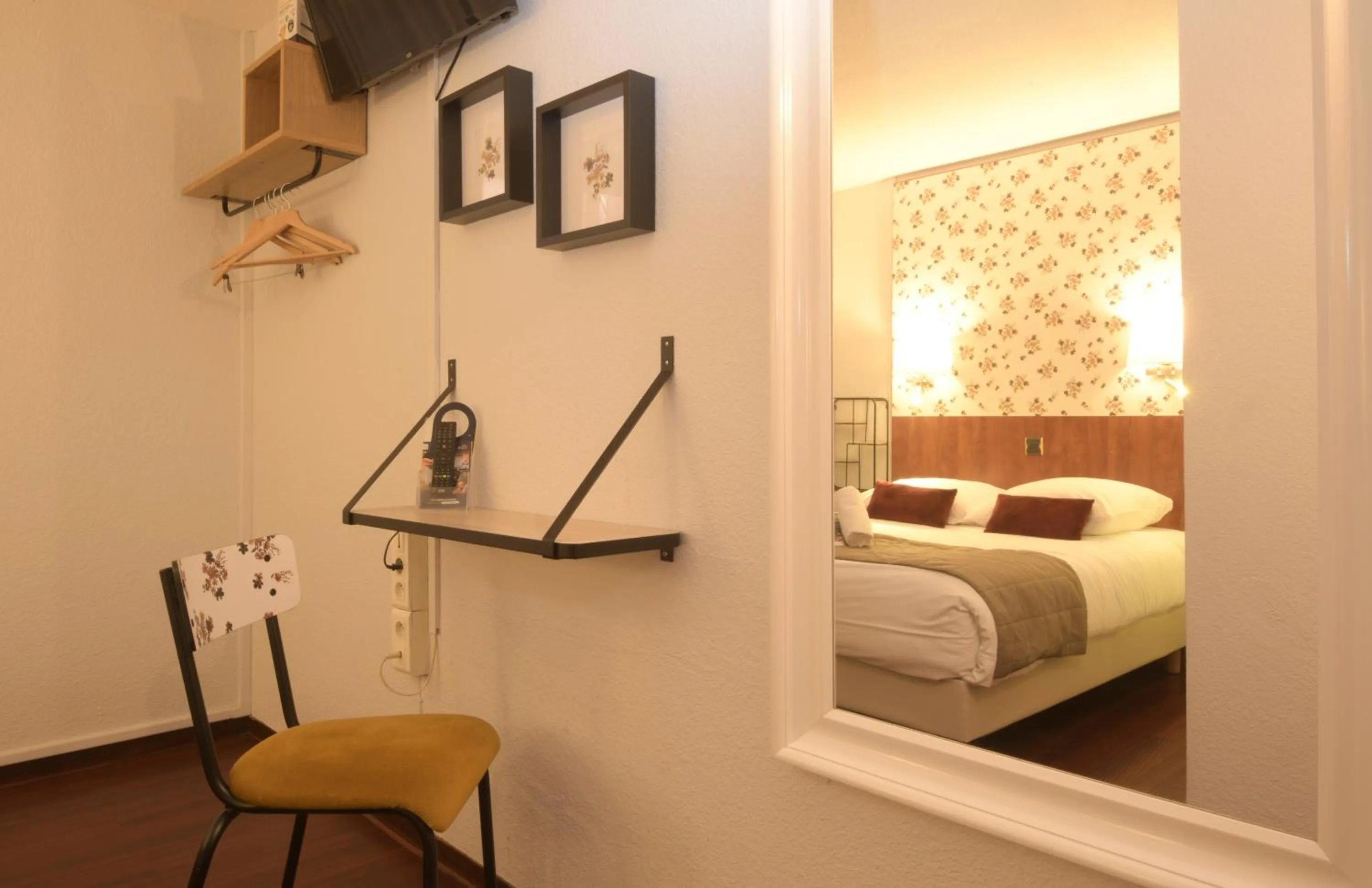 Photo of the whole room, Bed in Hotel Arc-En-Ciel Colmar Contact Hotel