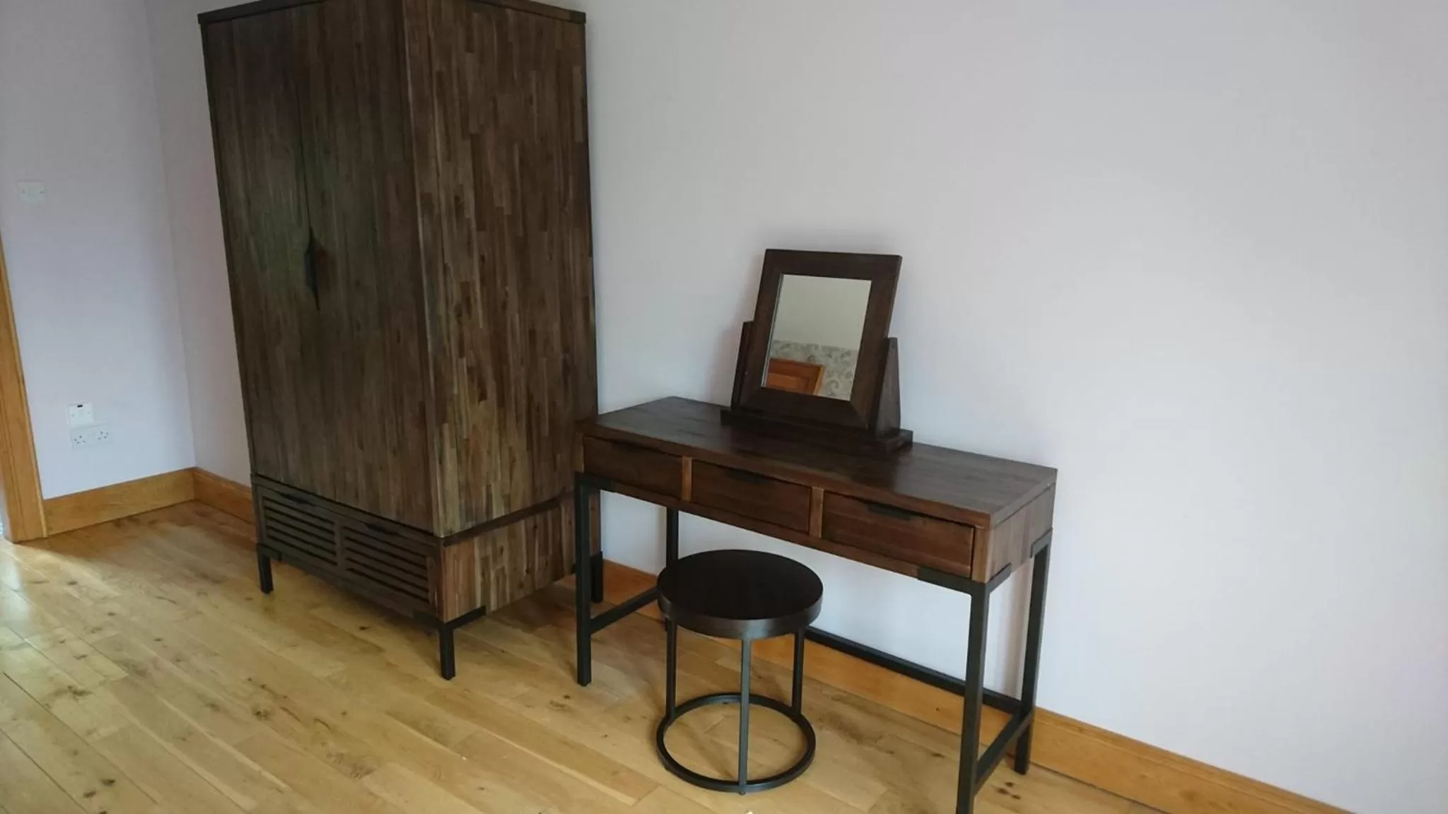 Bedroom, TV/Entertainment Center in Rossclare Lodge