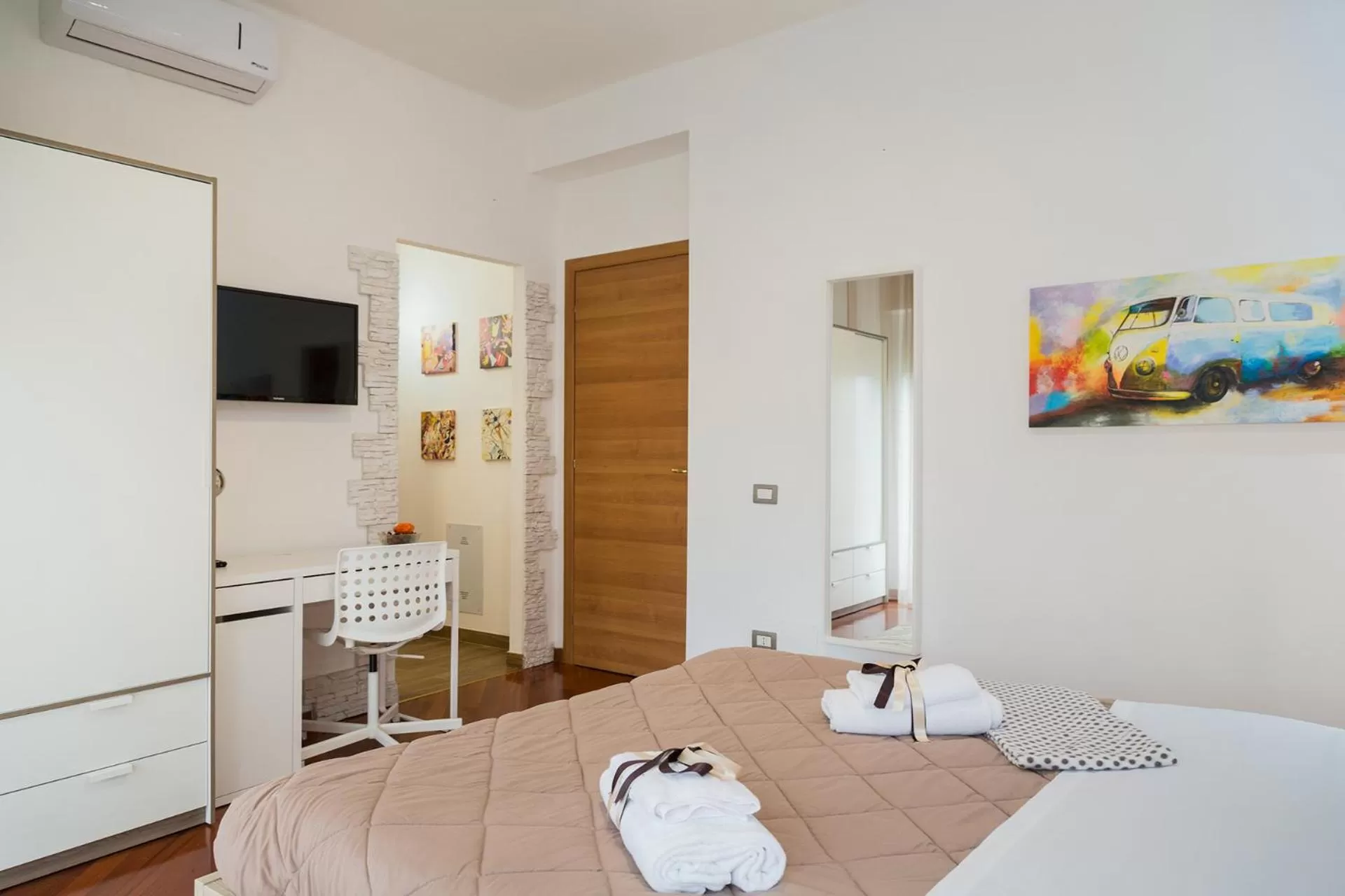 Bedroom, Bed in Donna Gina