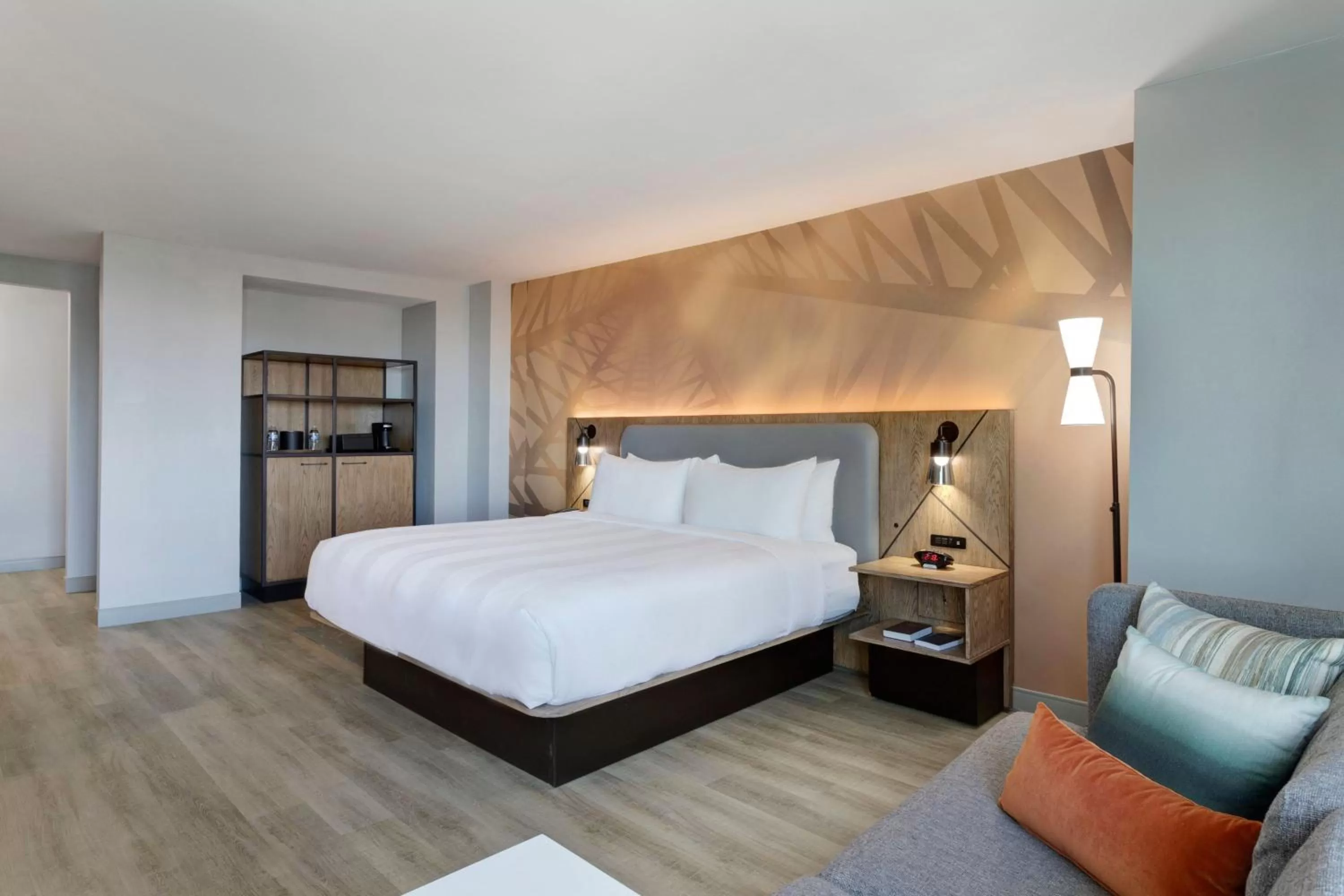 Photo of the whole room, Bed in Houston Marriott North