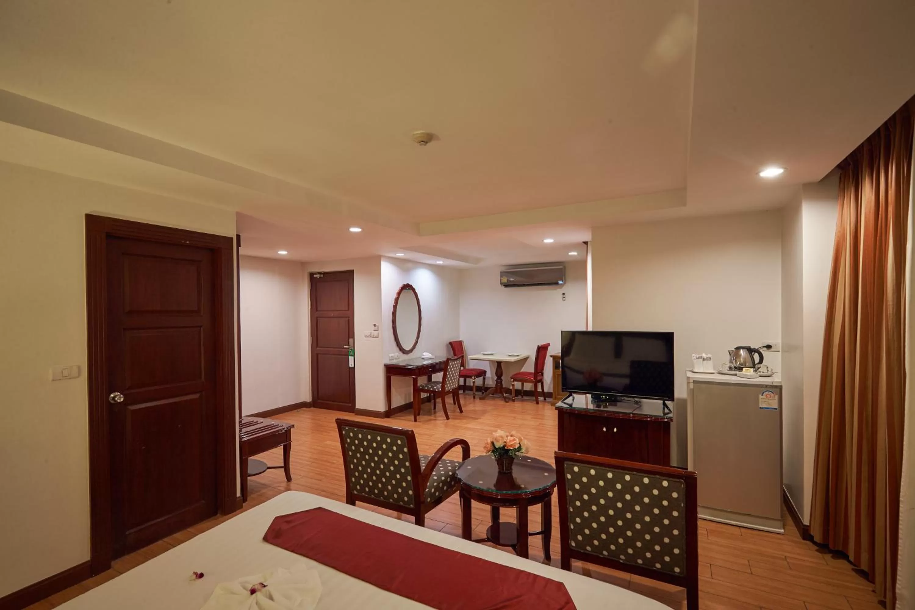 Communal lounge/ TV room, Bed in Nana Hiso Hotel