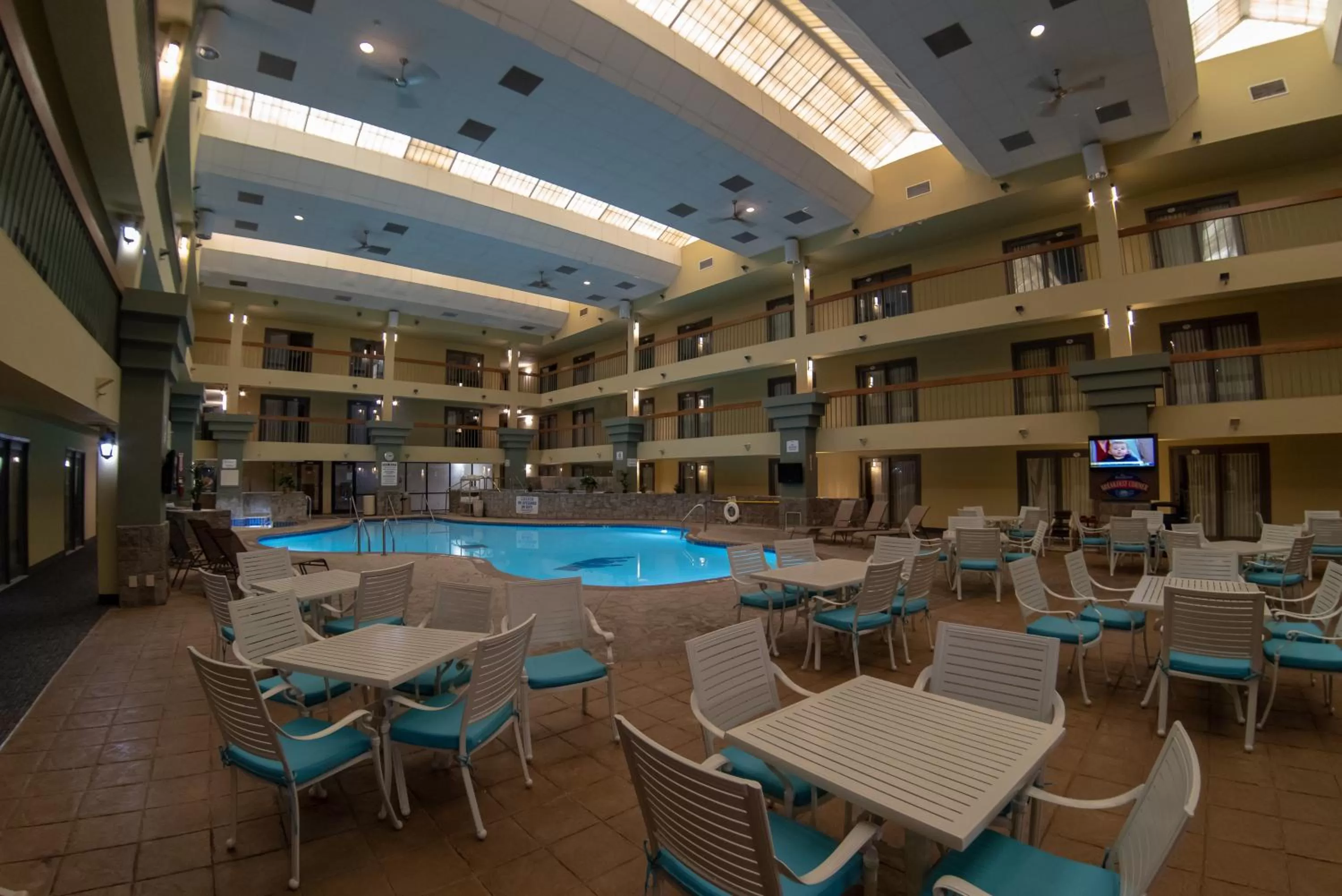 Restaurant/places to eat in Baymont by Wyndham Shakopee