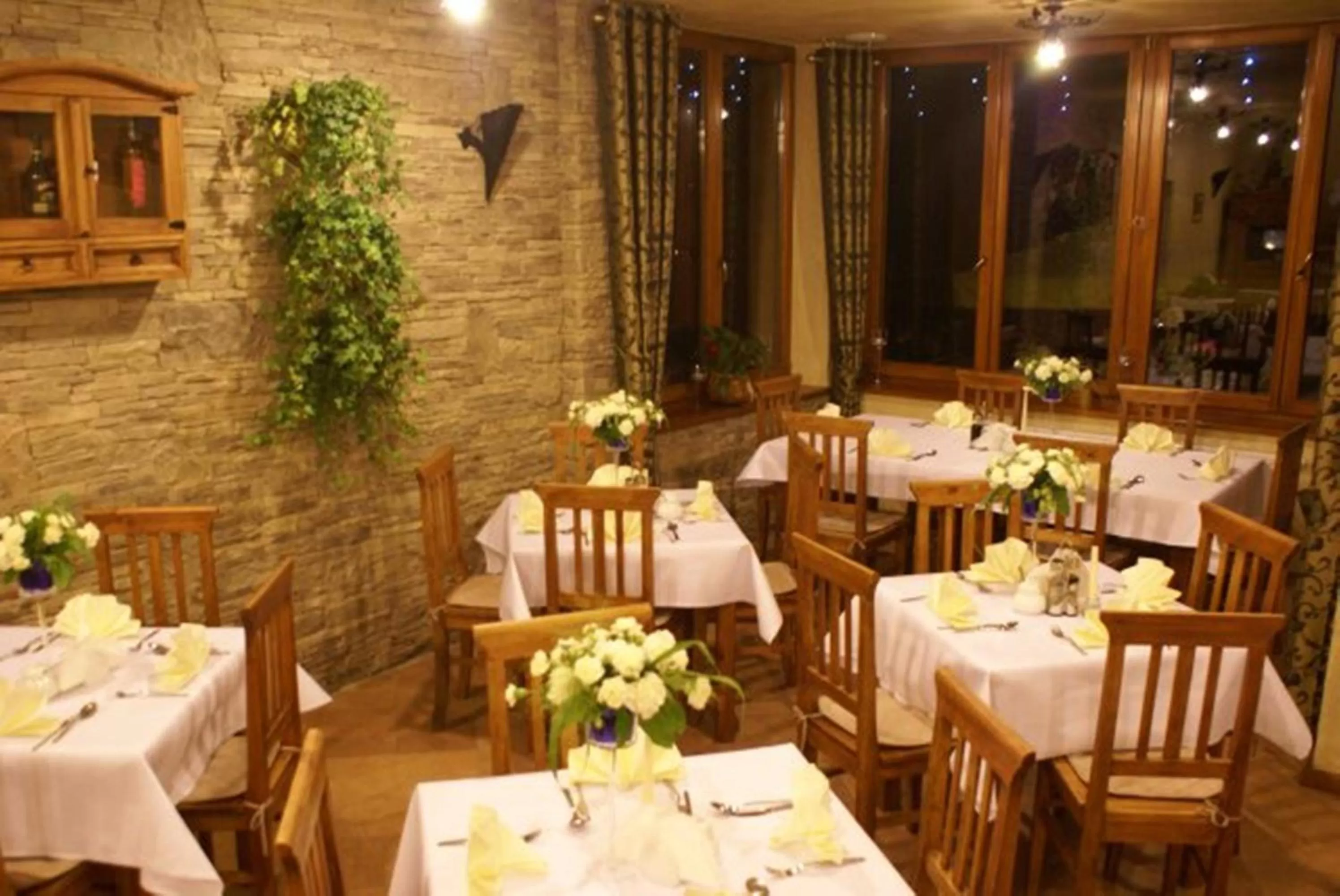 Restaurant/places to eat in Hotel Dwór Karolówka