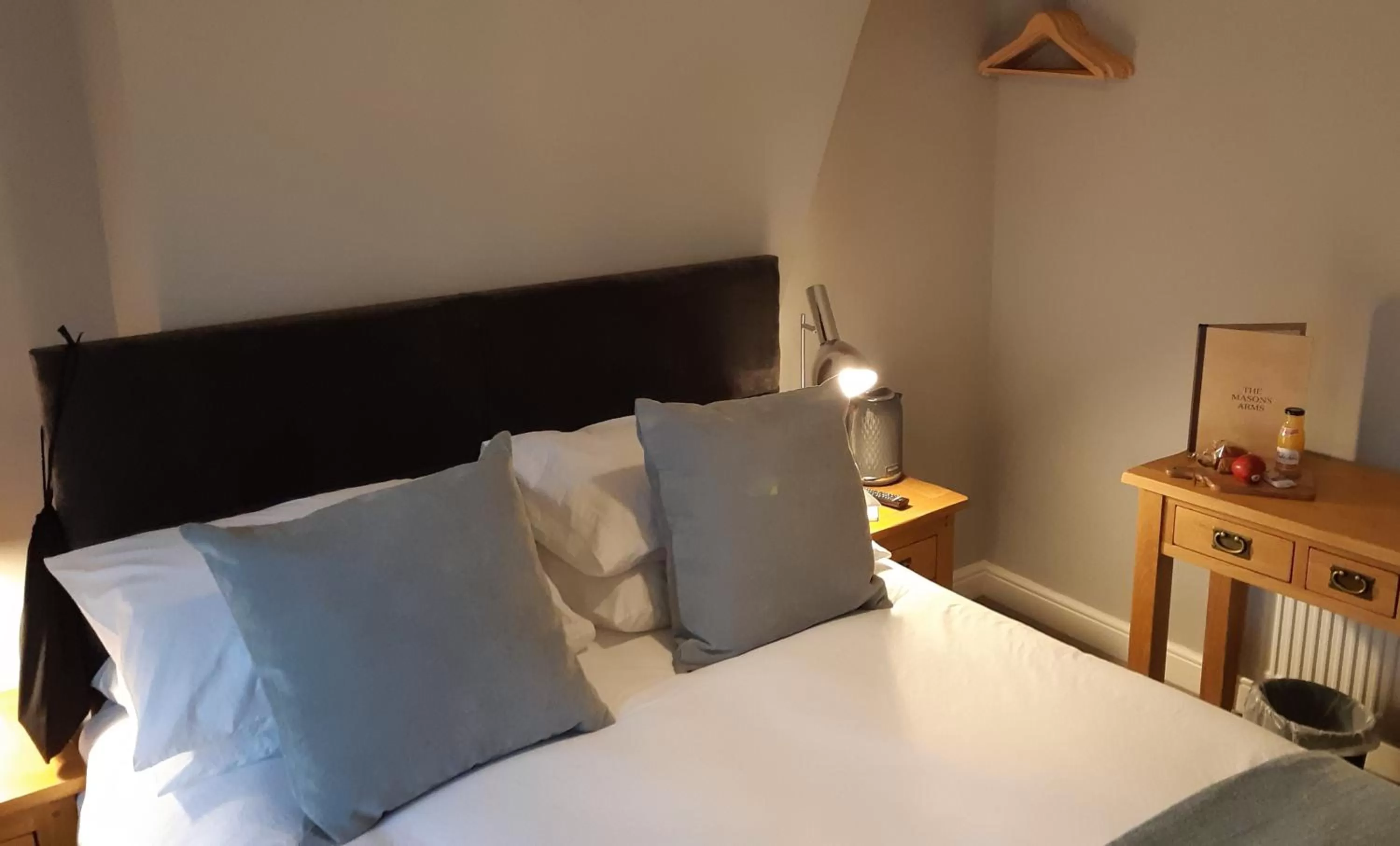 Photo of the whole room, Bed in The Masons Arms