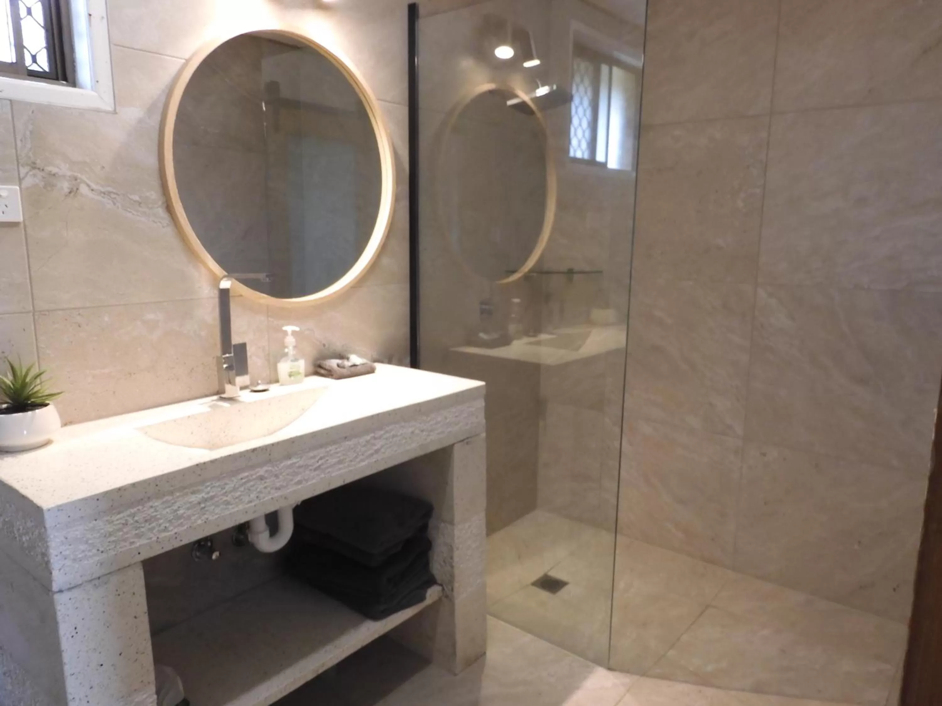 Property building in Dalby Parkview Motel