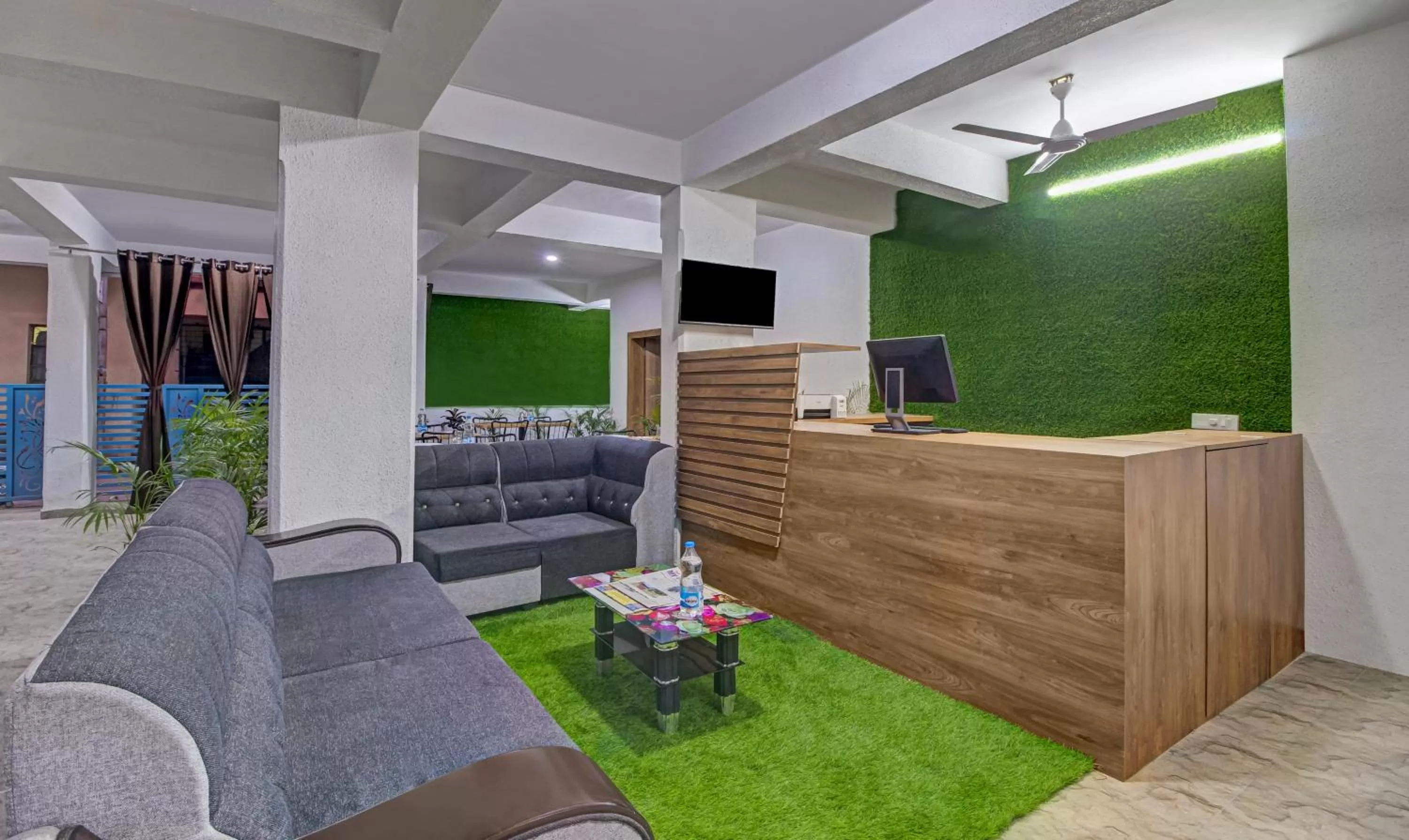 Seating area, Lobby/Reception in Treebo Trend White House