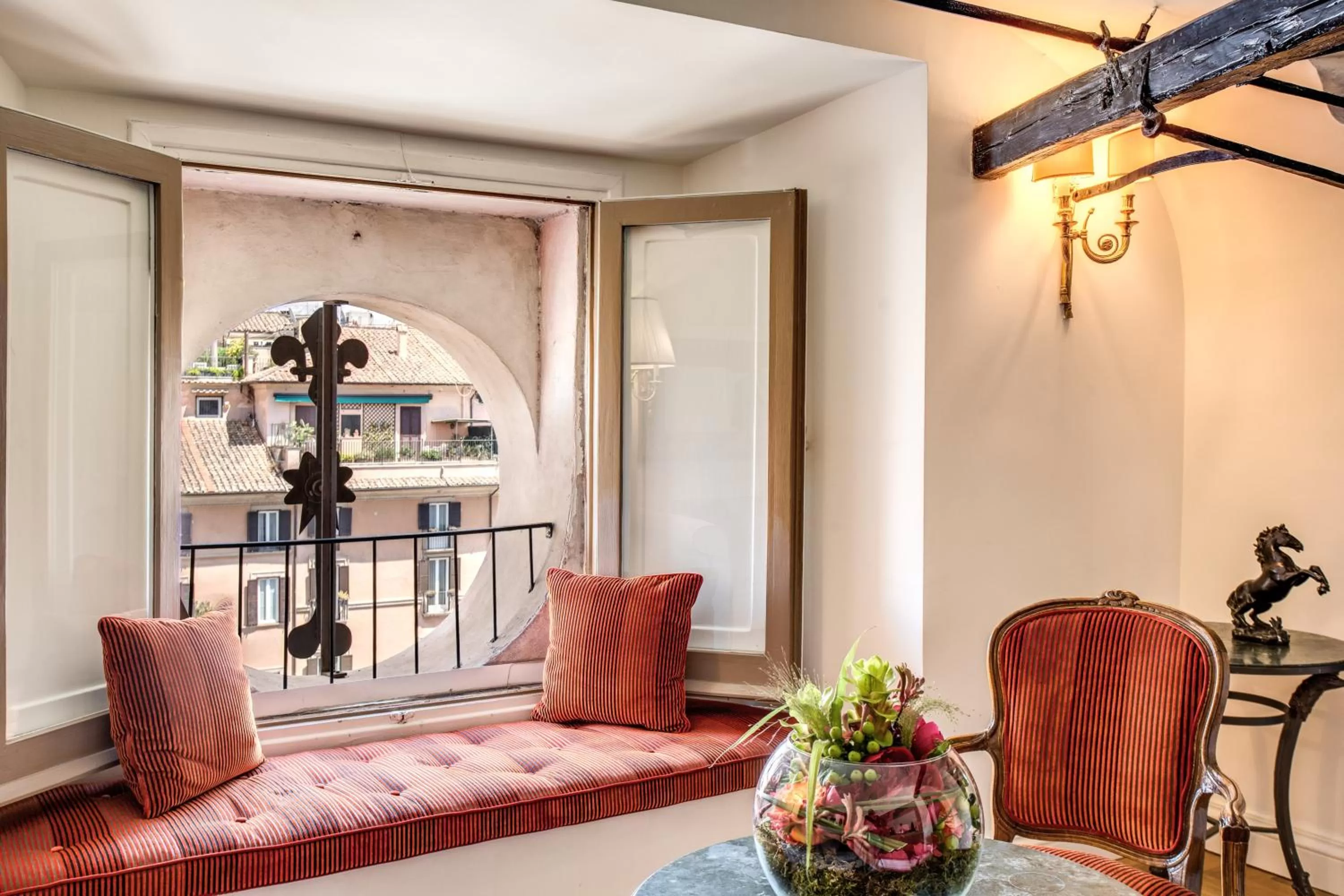 Photo of the whole room in Eitch Borromini Palazzo Pamphilj