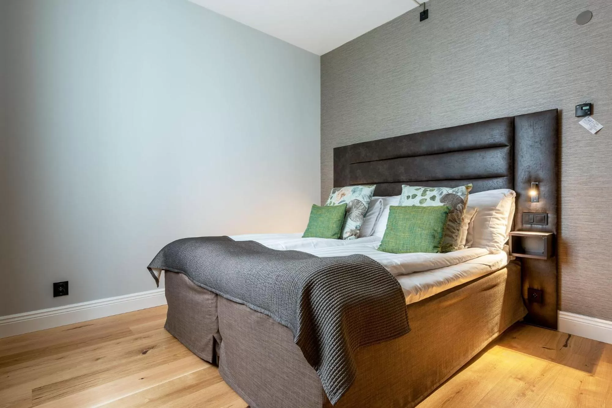 Bedroom, Bed in Home Hotel Victoria