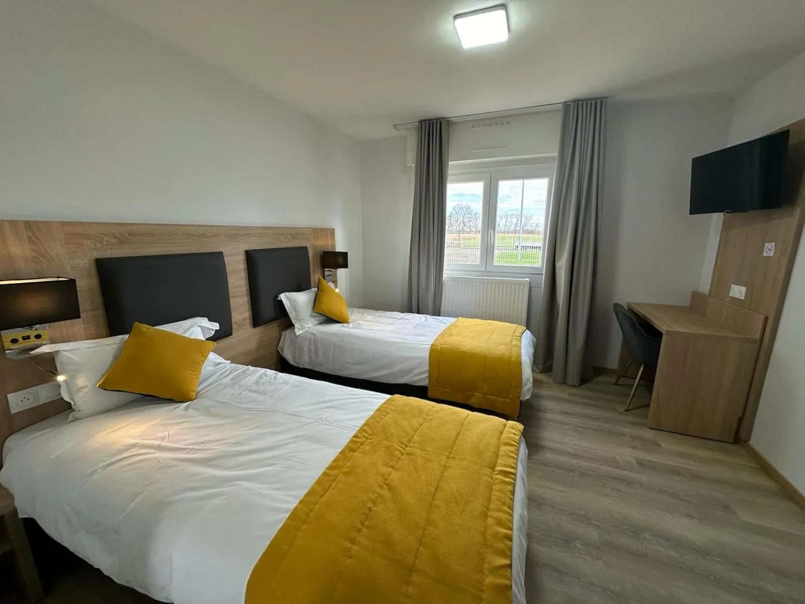 Bed in Hotel Restaurant L'Escale