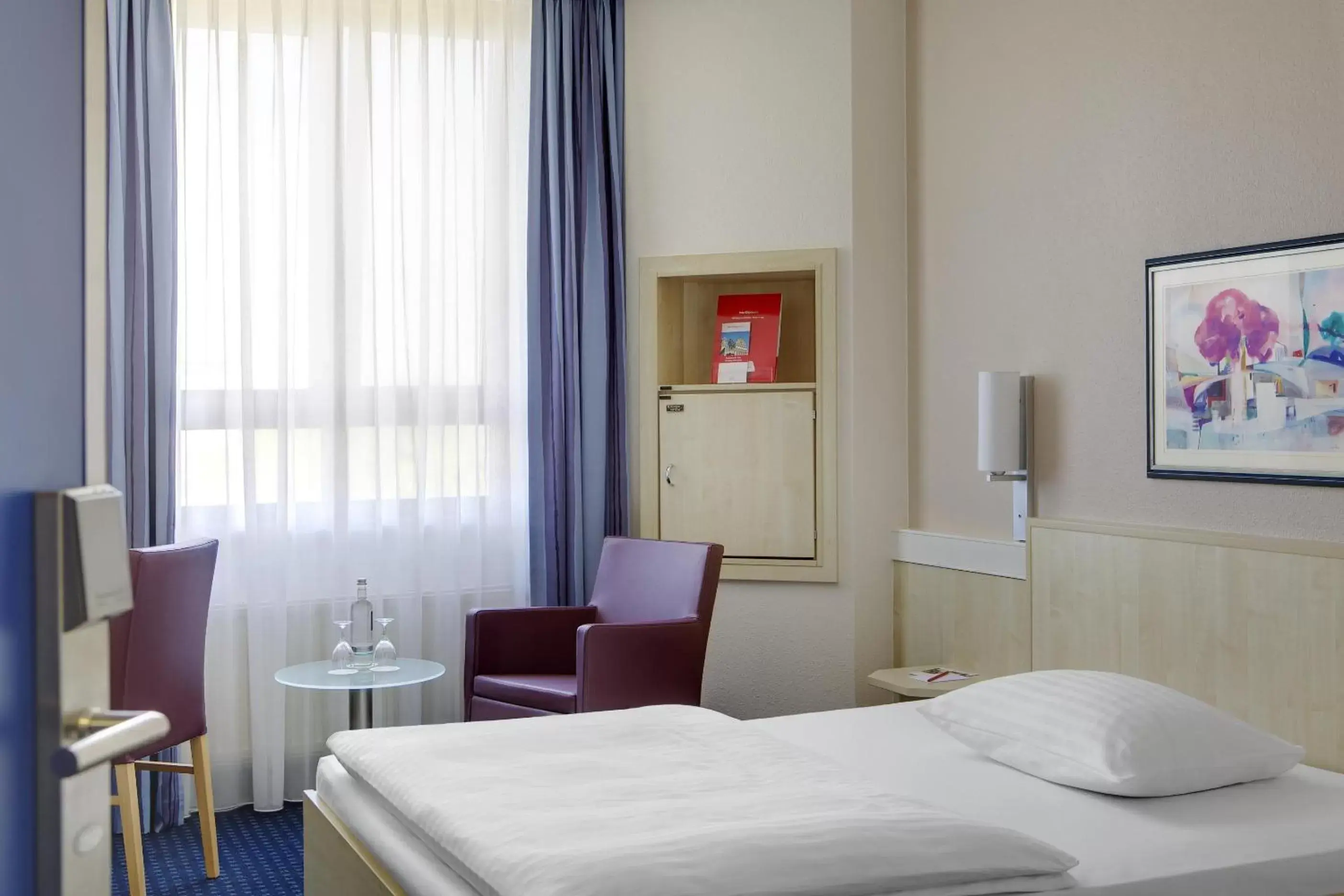 Business Twin Room in IntercityHotel Freiburg Business Twin Room in IntercityHotel Freiburg