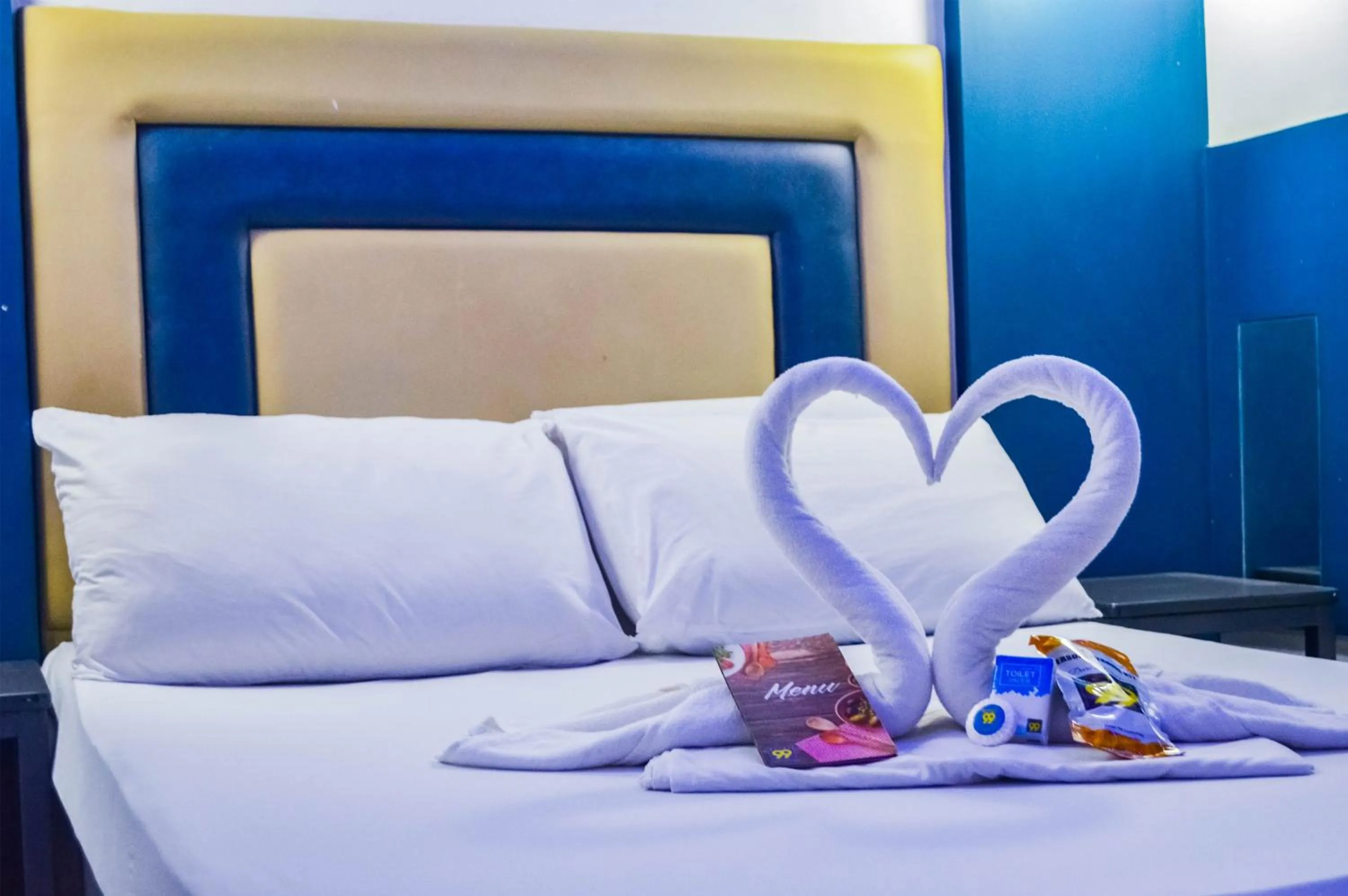 Bedroom, Bed in Hotel 99 Quiapo