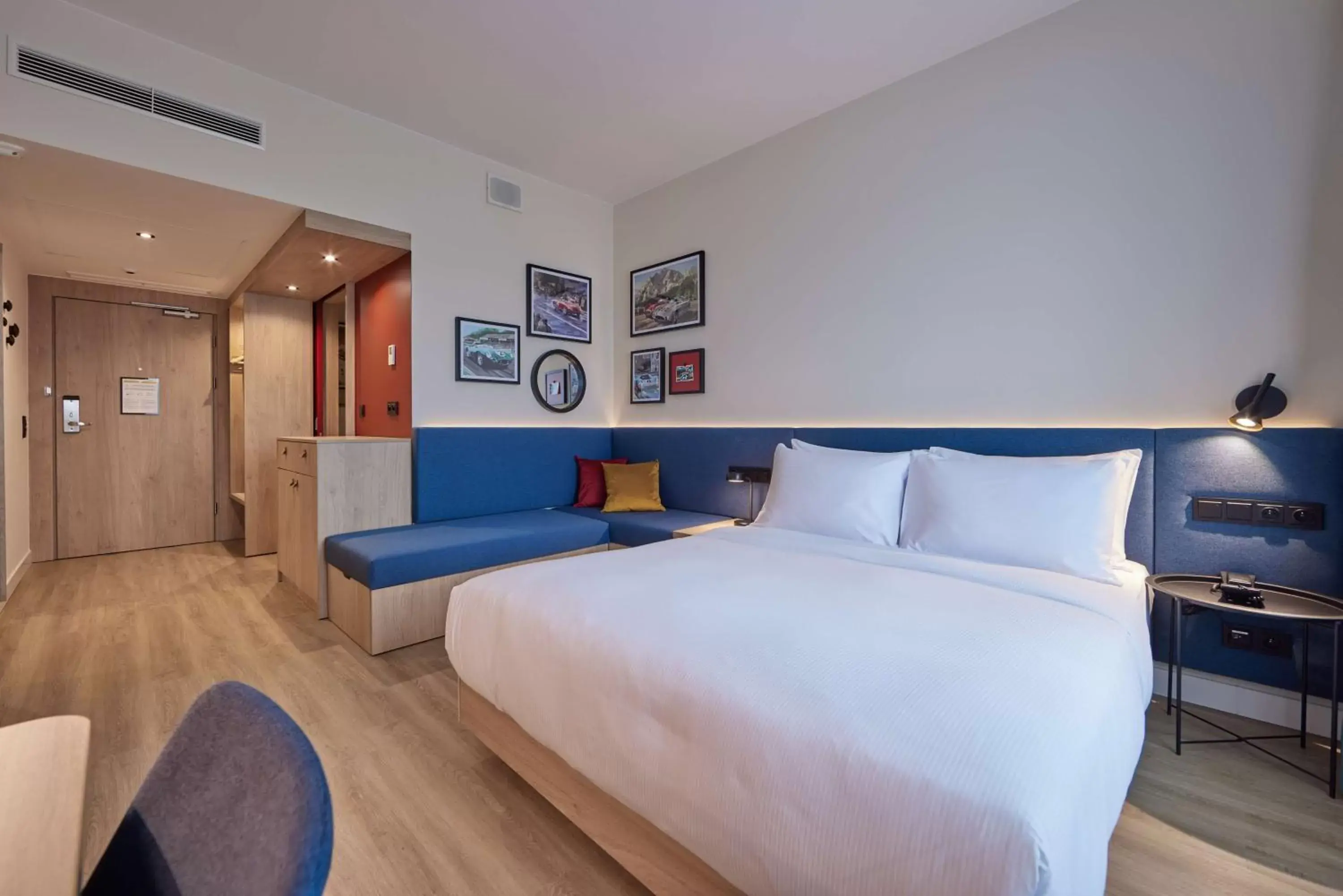 Queen Room with Sofa Bed and View in Hampton By Hilton Poznan Swarzedz Queen Room with Sofa Bed and View in Hampton By Hilton Poznan Swarzedz