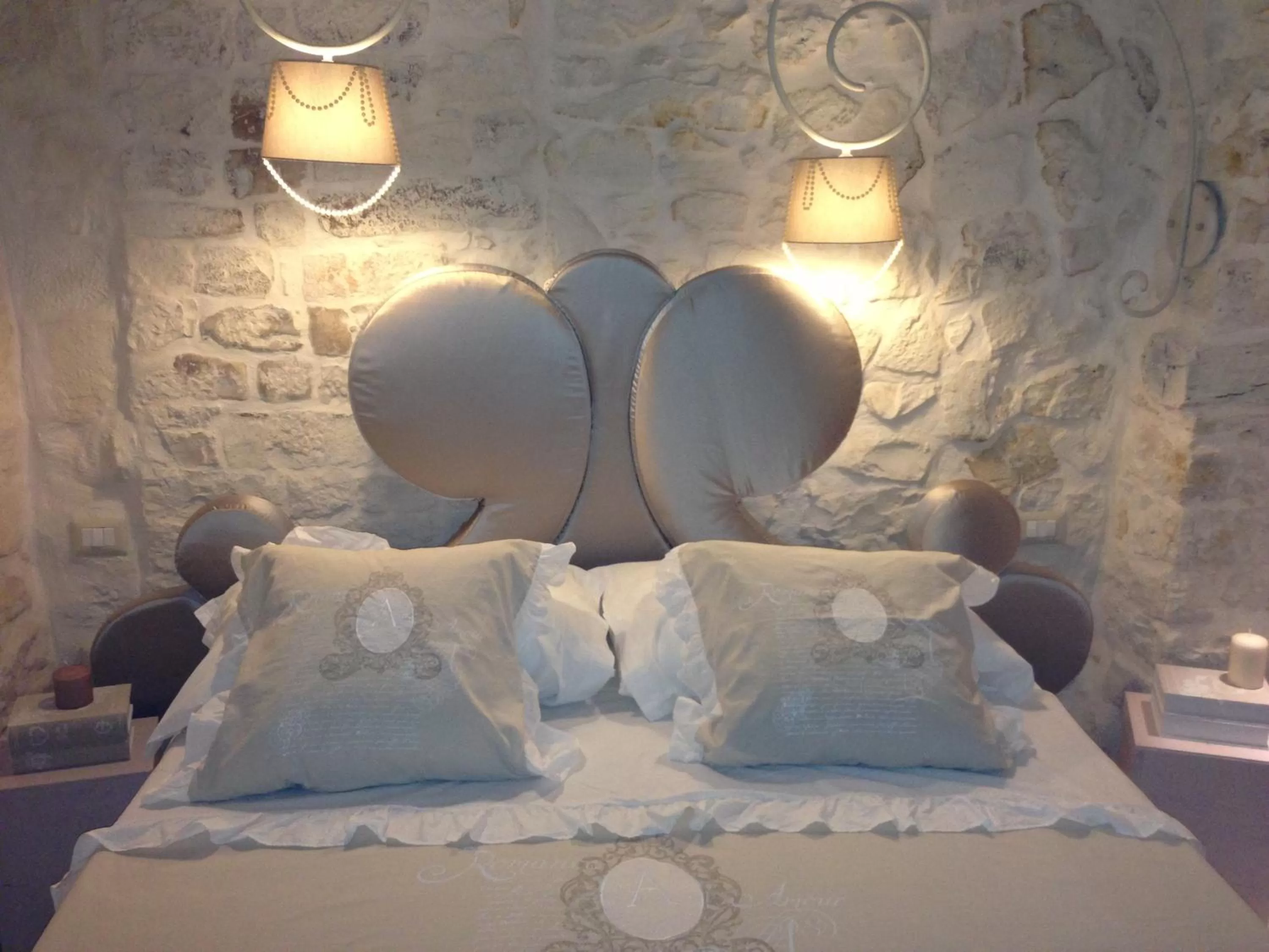Photo of the whole room, Bed in Albergo Diffuso Dimora Rossi B&B