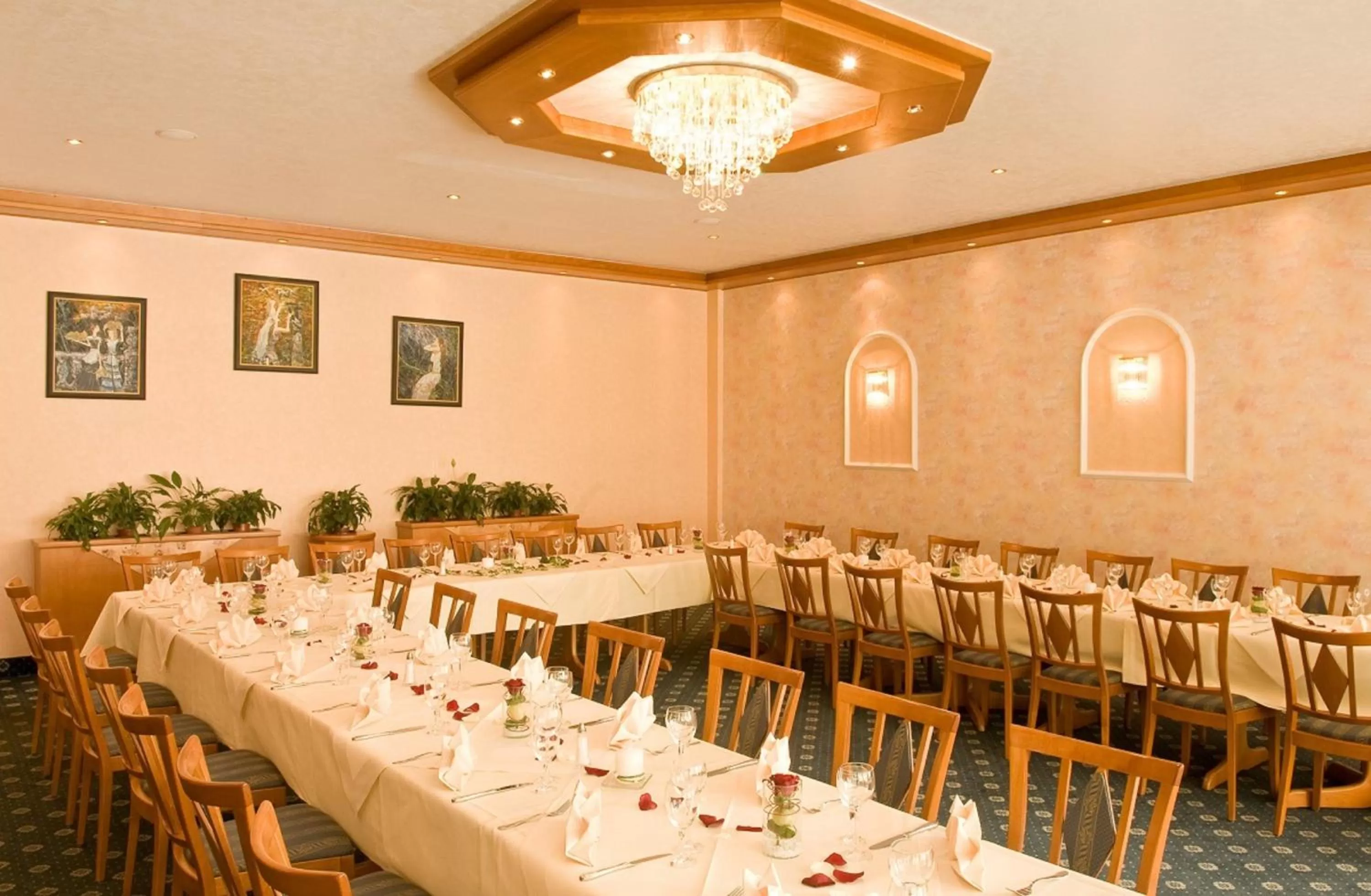 Restaurant/places to eat in Moselstern Hotel Brixiade &Triton