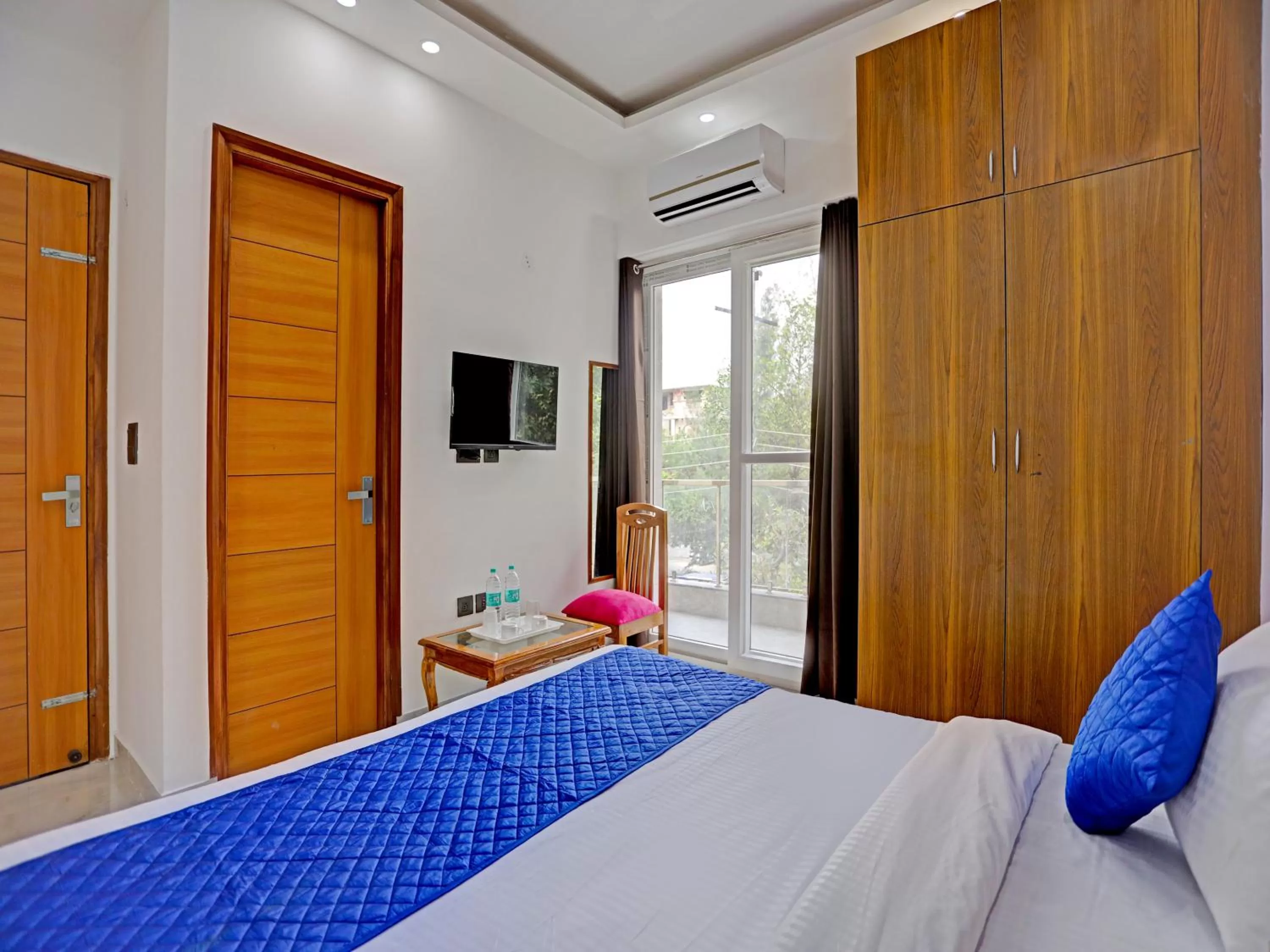 Bed in Hotel Golden Admire - Couple Friendly Hotel Noida Sector - 56