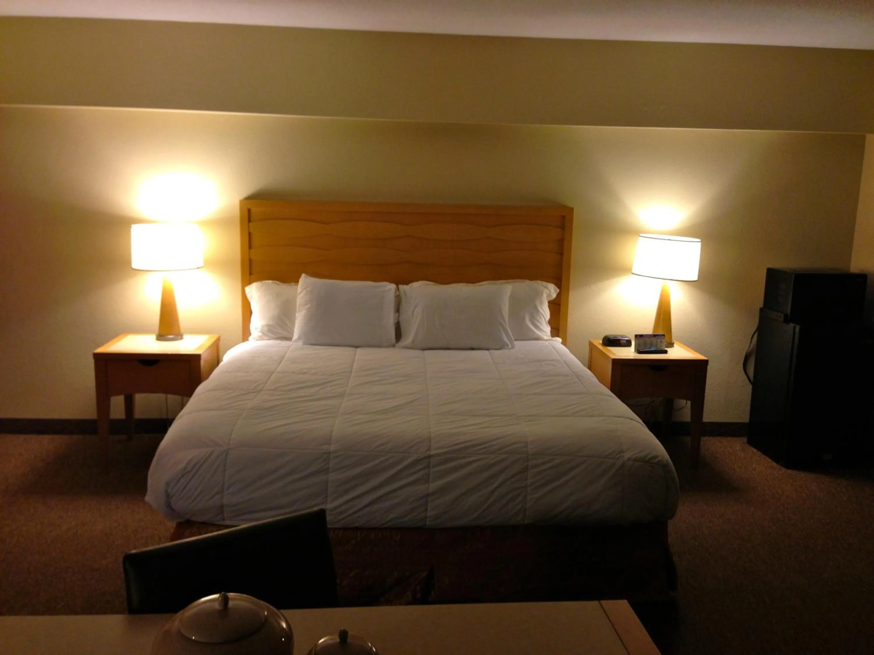 Bed in The Avalon Hotel and Conference Center
