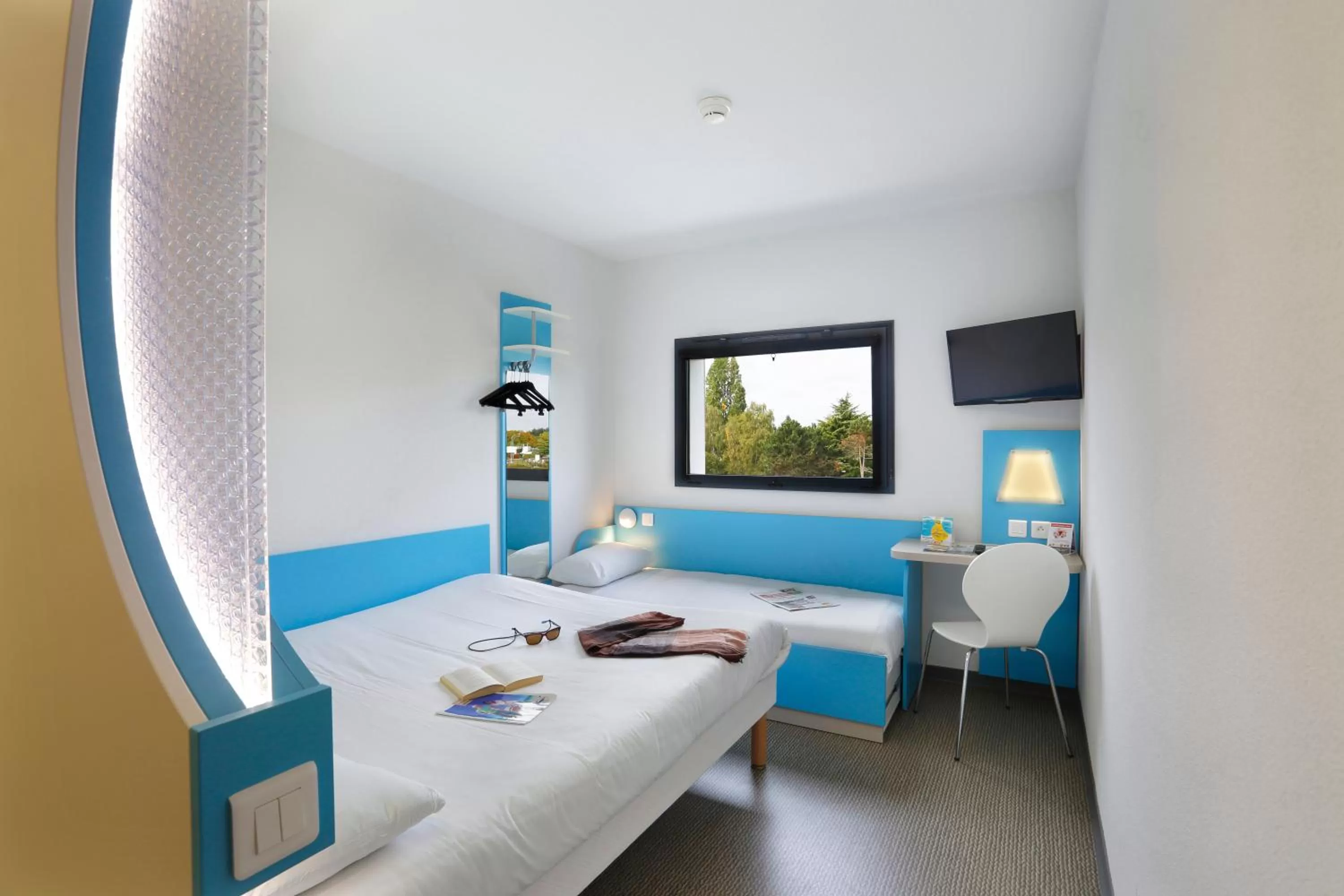 Bed in First Inn Hotel Paris Sud Les Ulis