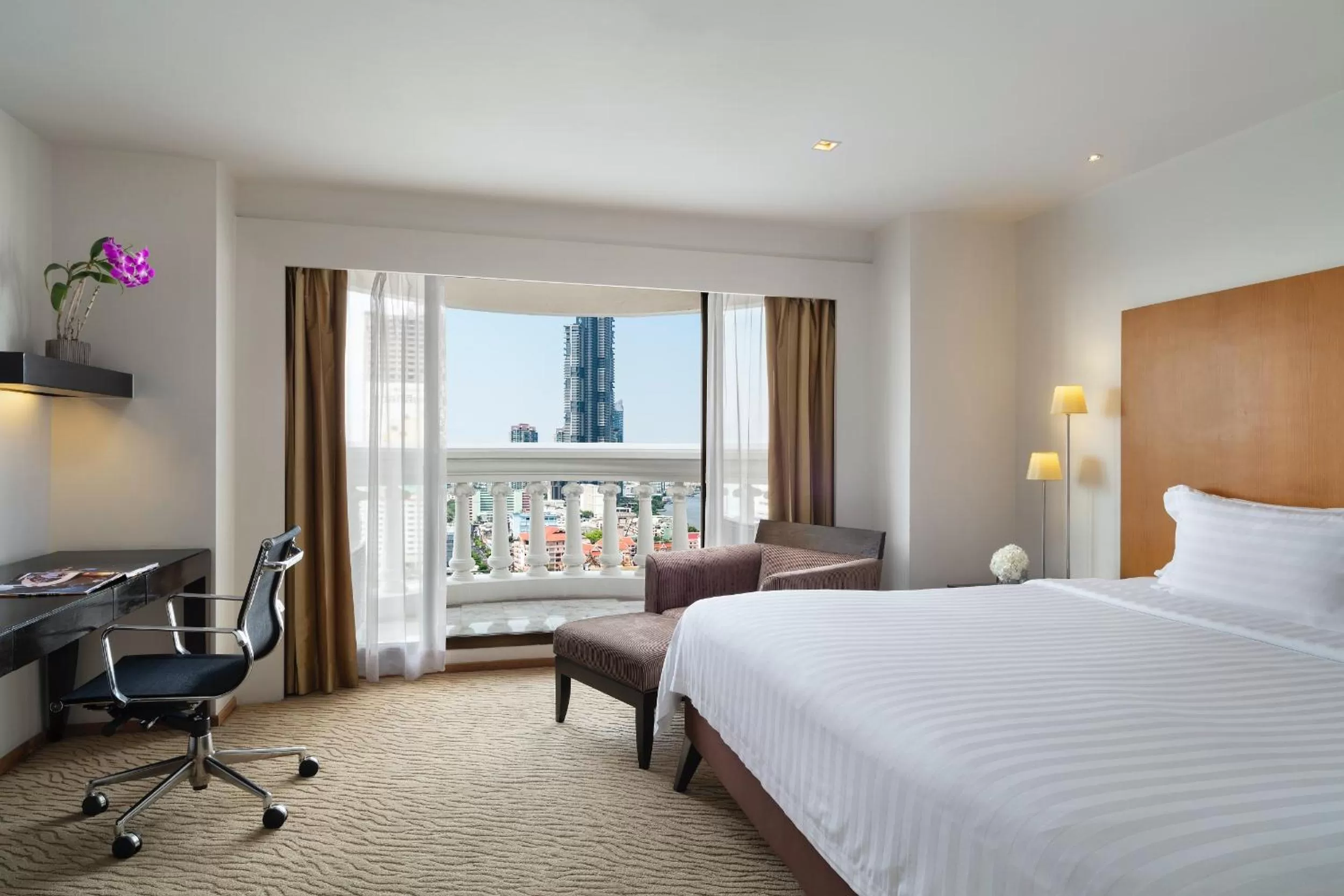 Bed in lebua at State Tower