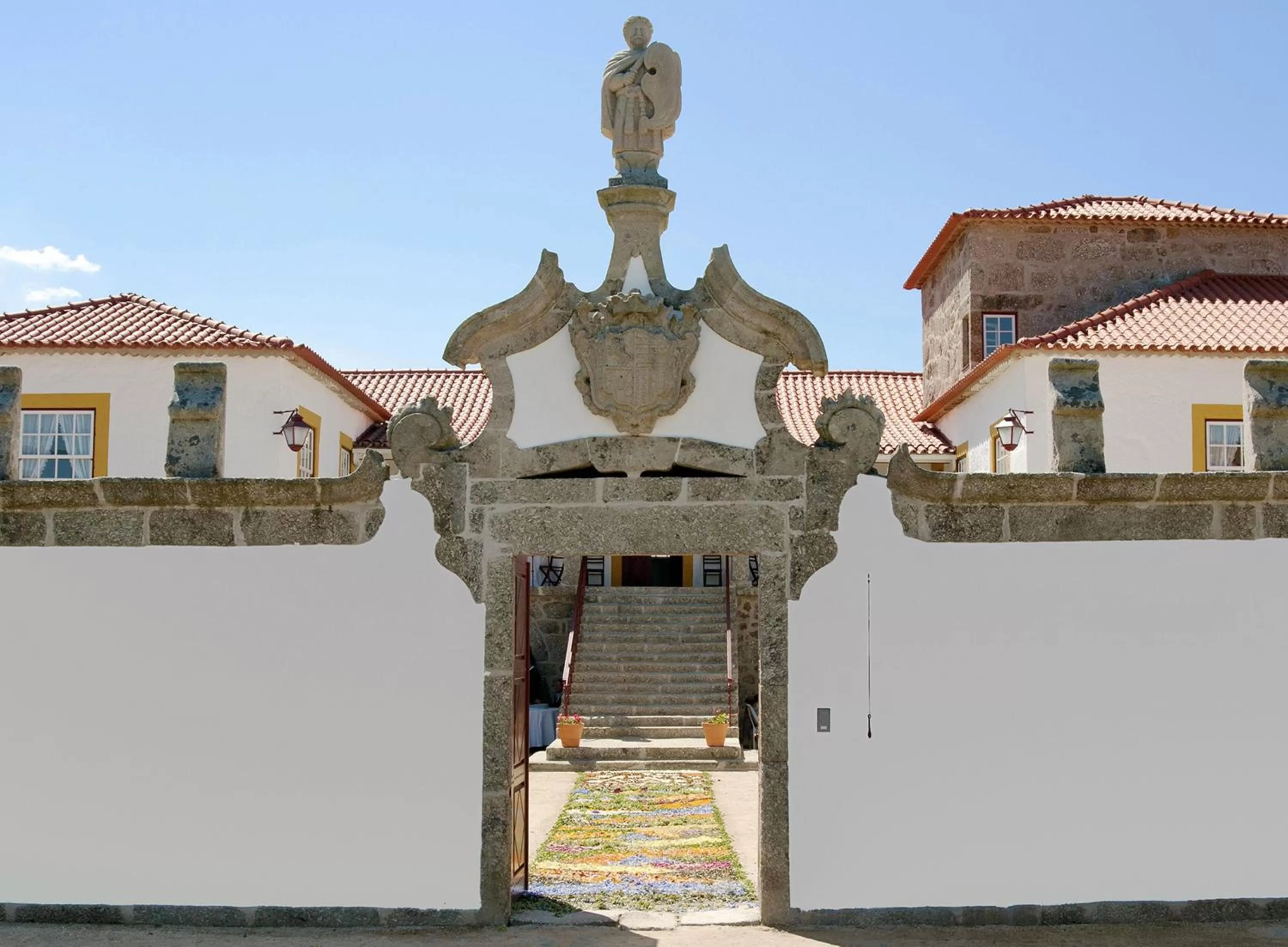 Facade/entrance in Casa da Portela de Sampriz
